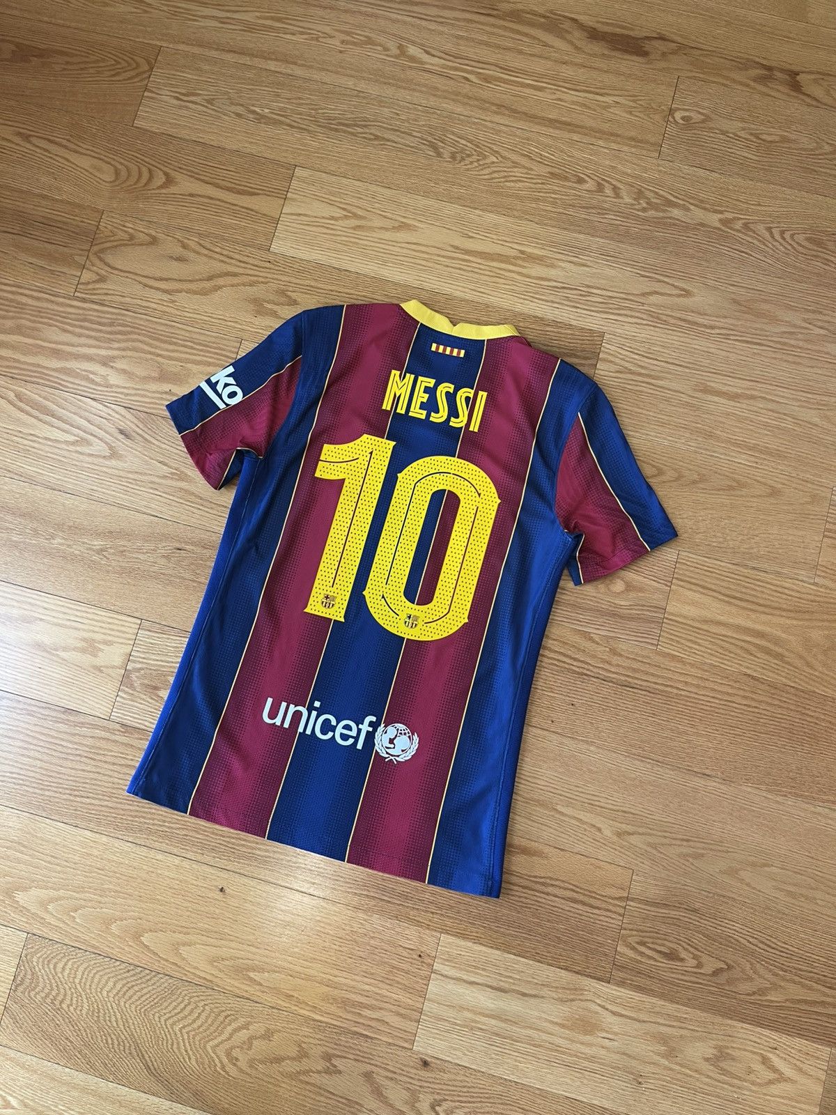 Nike Authentic FC Barcelona LIONEL MESSI 2020/21 home jersey Size US S / EU 44-46 / 1 - 1 Thumbnail