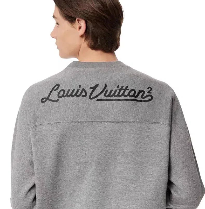 Louis Vuitton Louis Vuitton Gray Heart Logo Sweatshirt Size US XXL / EU 58 / 5 - 9 Thumbnail