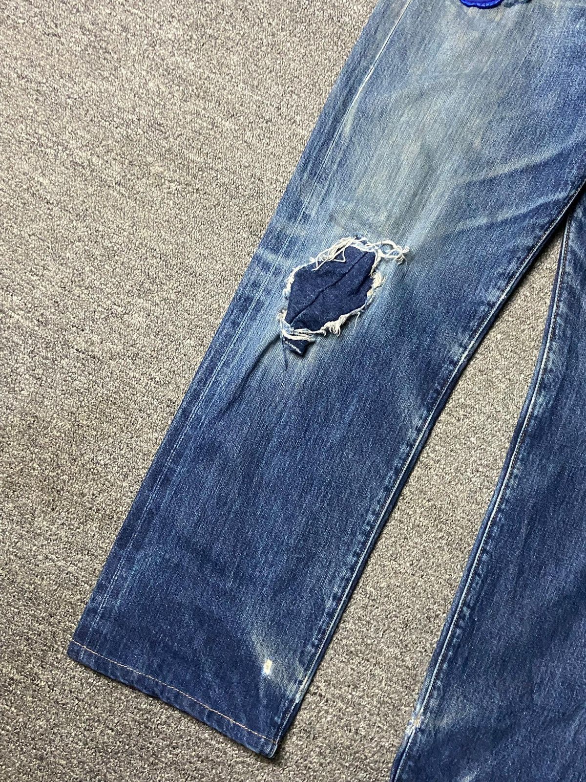 Levi's Levi’s Strauss Co. 501 Distressed Ripped Jeans (162) Size US 31 - 8 Thumbnail