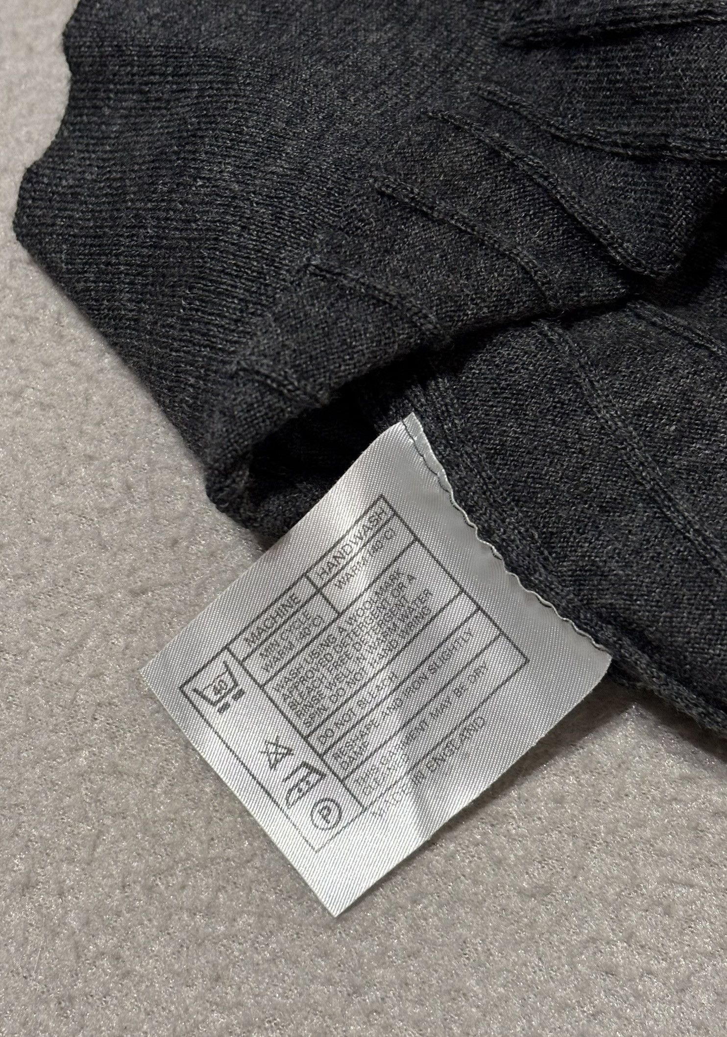 John Smedley Longsleeve Polo John Smedley vintage 80s Size. M Size US M / EU 48-50 / 2 - 13 Thumbnail