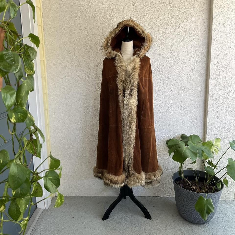 image of Vintage 1970S Brown Suede Cape With Coyote Fur Trim, Women's (Size Small)