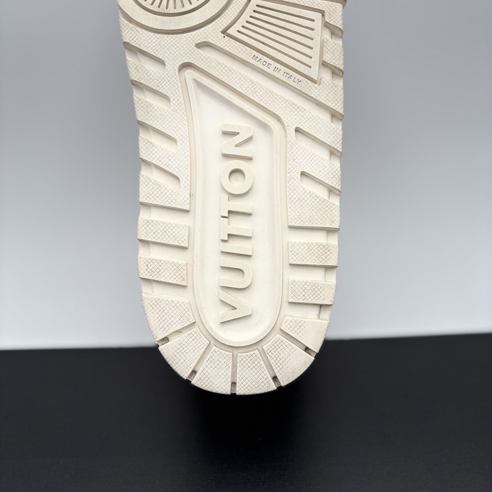 Louis Vuitton Louis Vuitton Maxi Trainer ' White ' | GREAT CONDITION! Size US 9.5 / EU 42-43 - 19 Thumbnail