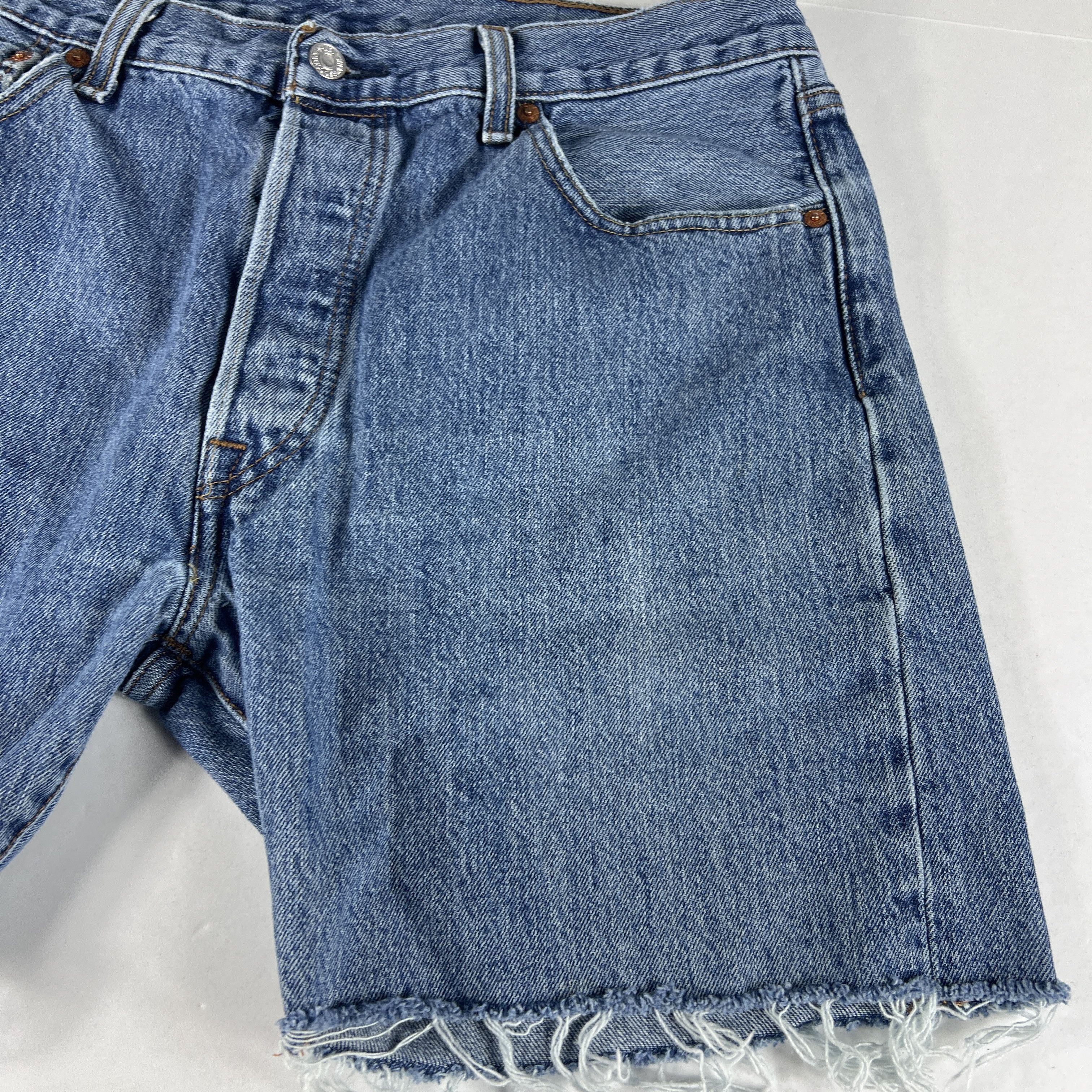 Levi's Levi's Jean Shorts 501 Straight Faded Cut Off Denim Jorts Size US 35 - 3 Thumbnail