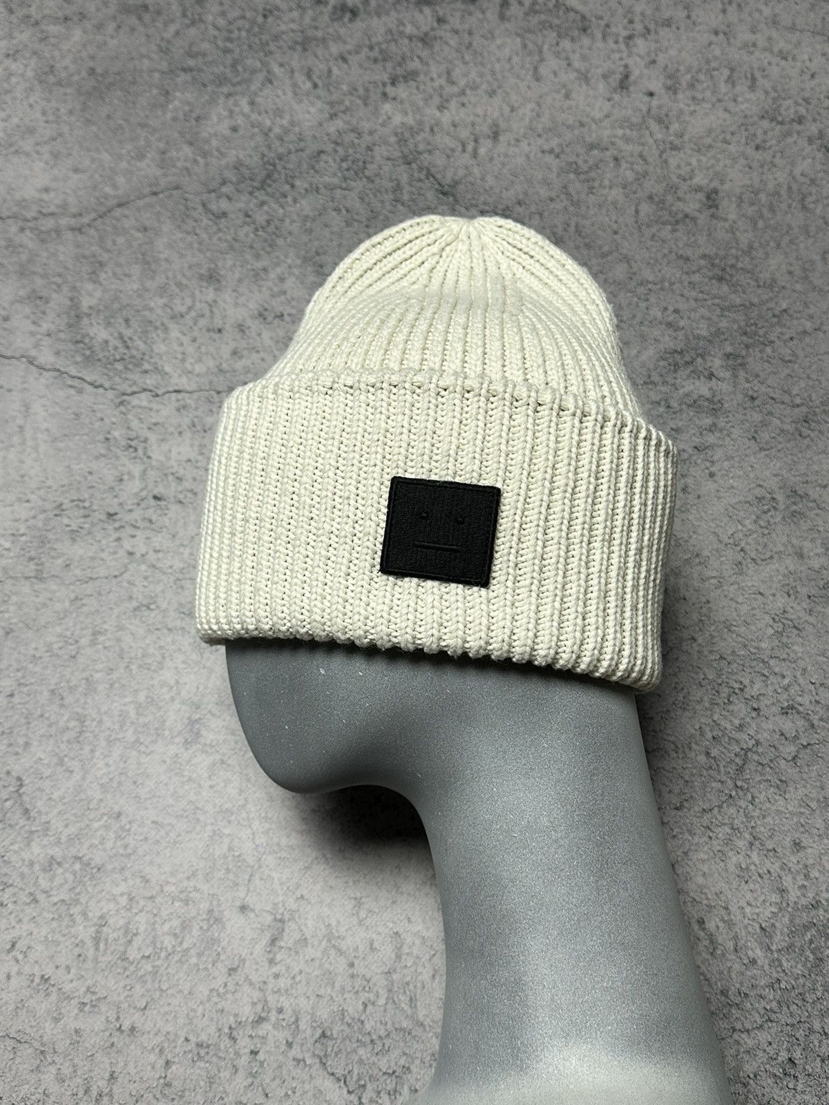 Acne Studios Acne Studios Pancy Wool Face Patch Beanie Hat Size ONE SIZE - 1 Thumbnail
