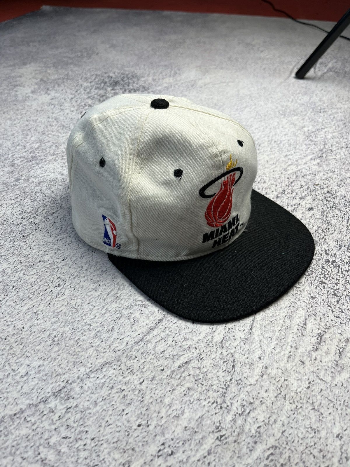 NBA Vintage Miami Heat Cap NBA Streetwear Rare Casual Fan Logo Size ONE SIZE - 1 Thumbnail