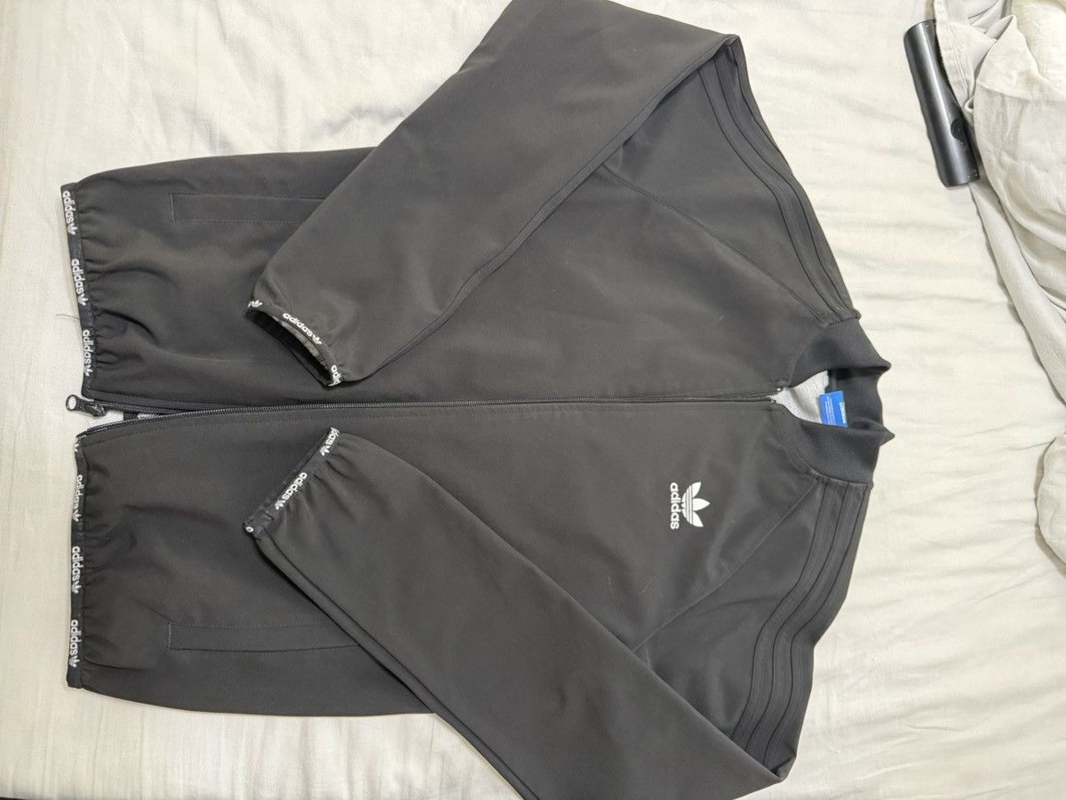 Adidas Adidas blk/blk track suit jacket M pants S Size US M / EU 48-50 / 2 - 1 Thumbnail