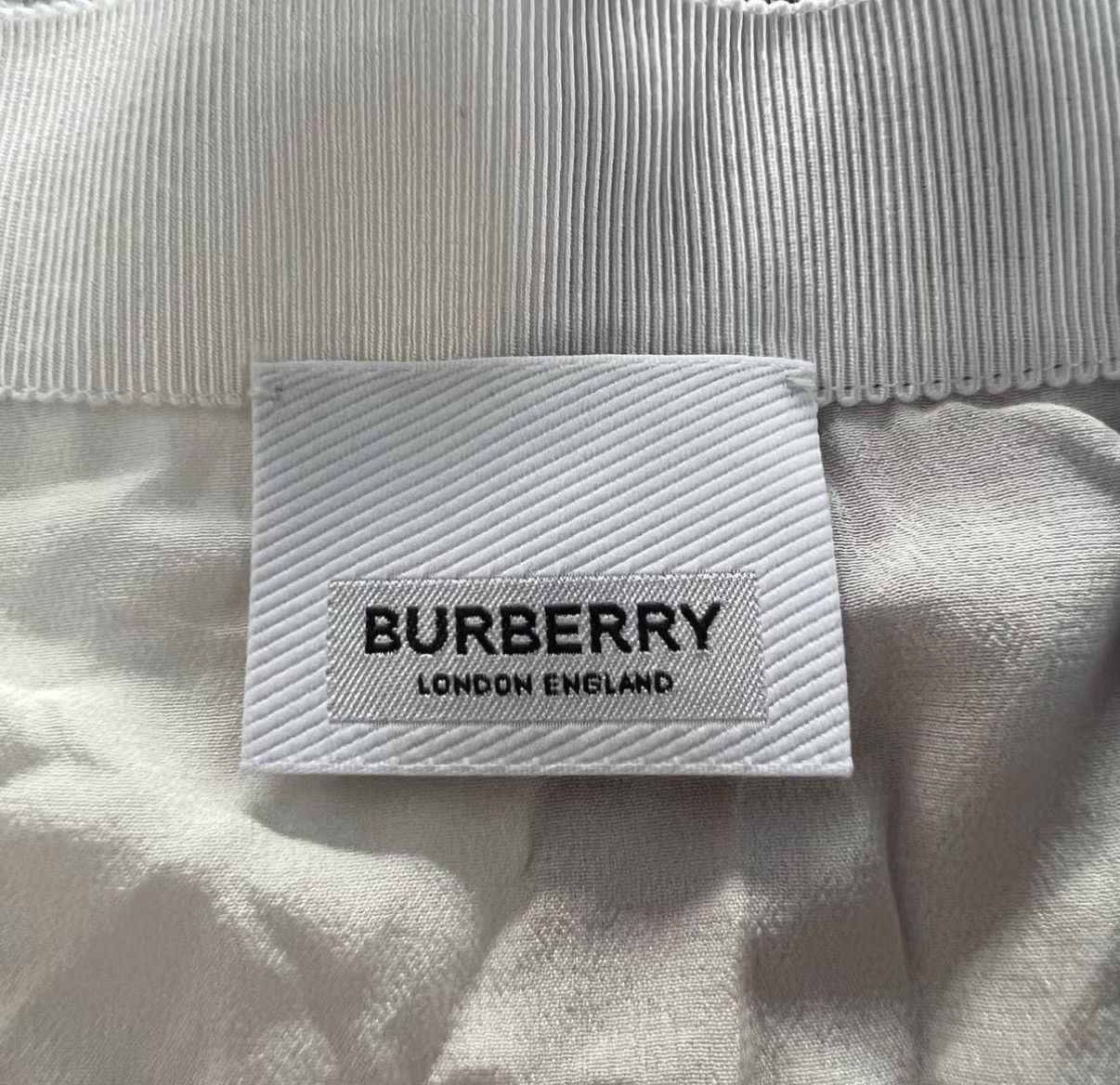 Burberry Burberry Swan Pattern Pleated Skirt J41 Size 25" / US 0 / IT 36 - 3 Thumbnail