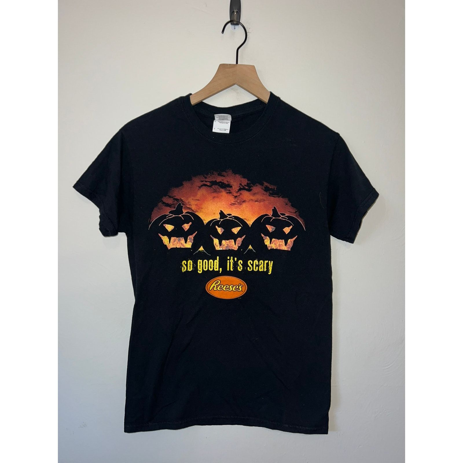 Gildan Vintage Reeses Shirt So Good It's Scary Halloween Tee Candy Size US S / EU 44-46 / 1 - 1 Thumbnail