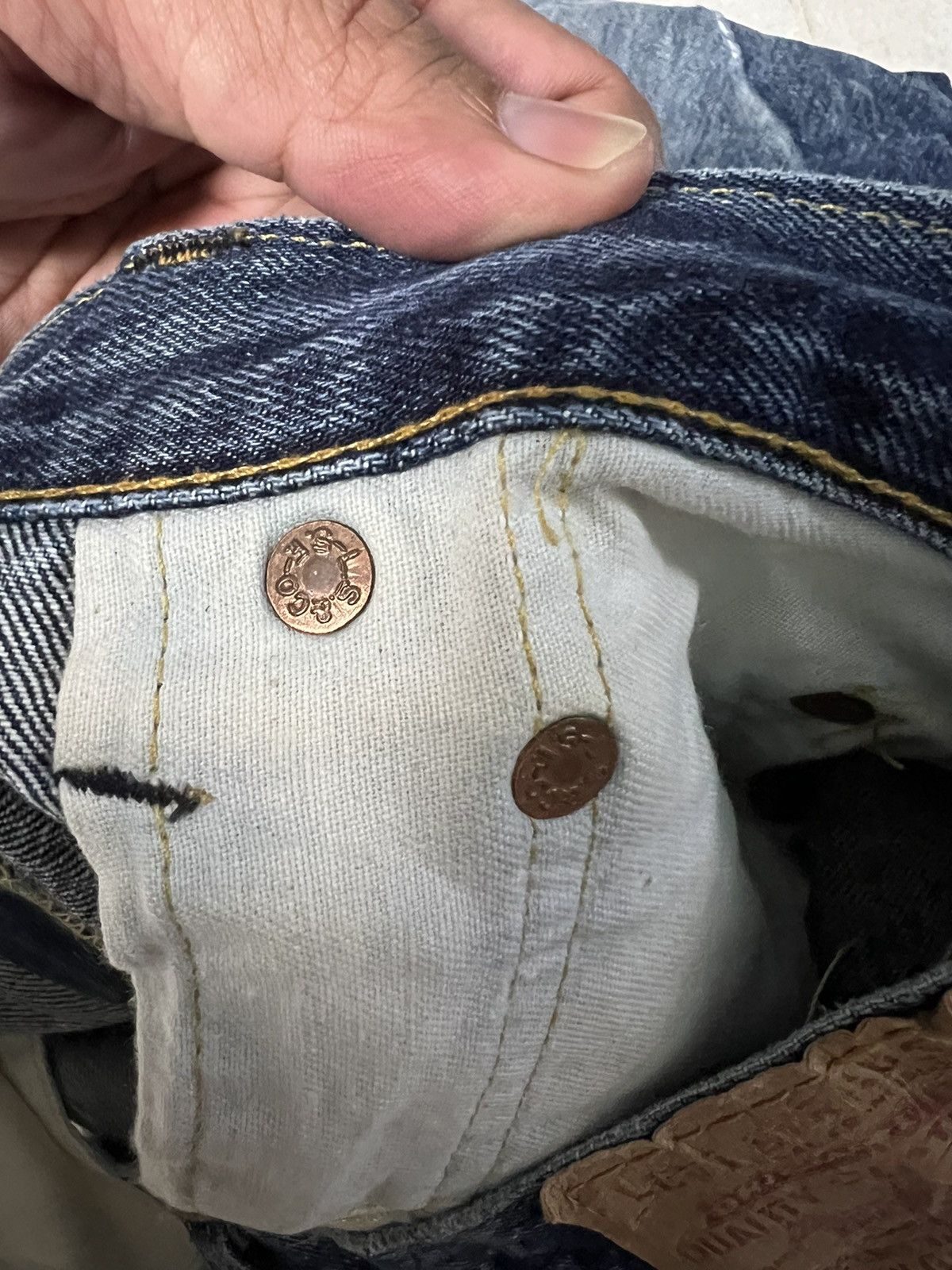 Jean × Levi's × Levi's Vintage Clothing VINTAGE 90’S LEVIS 501XX DISTRESSED REDLINE BIG E LVC JAPAN Size US 28 / EU 44 - 17 Thumbnail