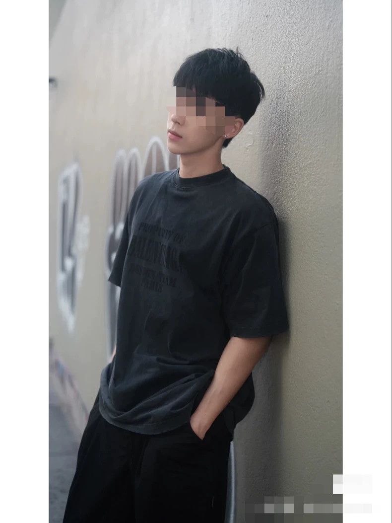 Balenciaga Balenciaga Logo Letter Signature Washed Worn Crew Neck T-S Size US S / EU 44-46 / 1 - 1 Thumbnail