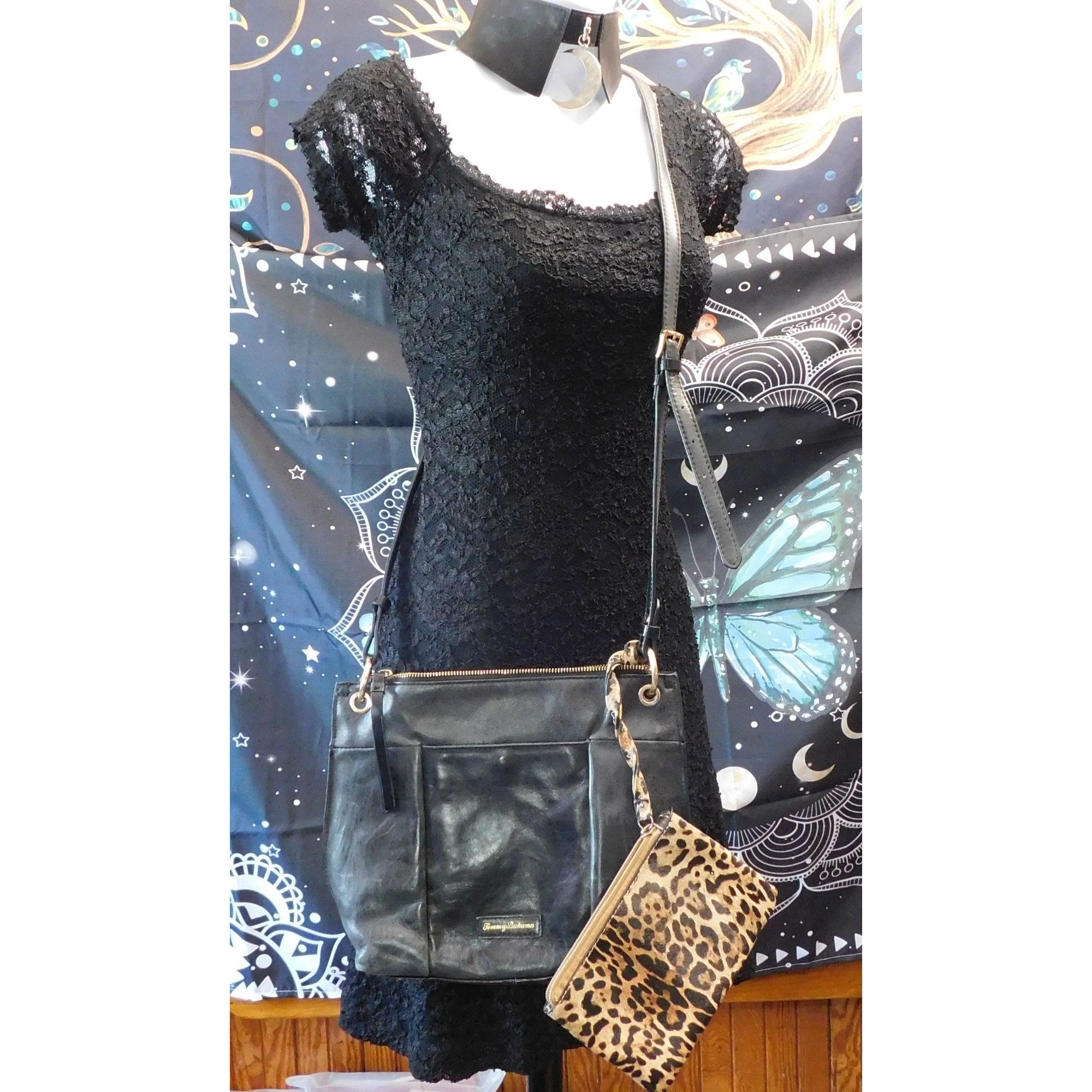 Tommy Bahama Tommy Bahama Ipis Leather Zip Crossbody Bag Size ONE SIZE - 1 Thumbnail