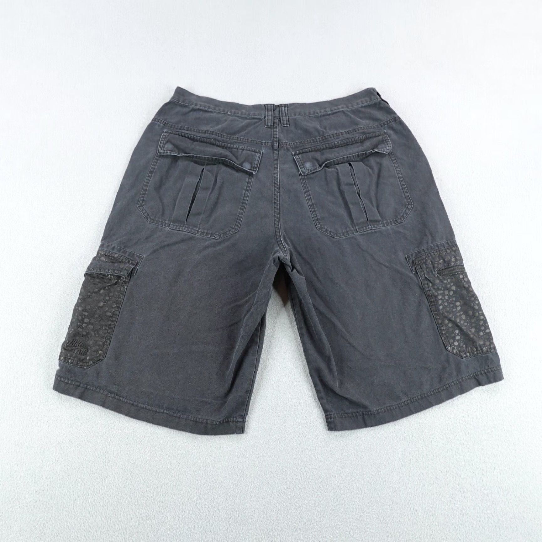 Nike VINTAGE Nike Cargo Shorts Mens 34 Black Canvas Outdoor Sports Casual Workwear Relaxed Fit Size US 33 - 5 Thumbnail