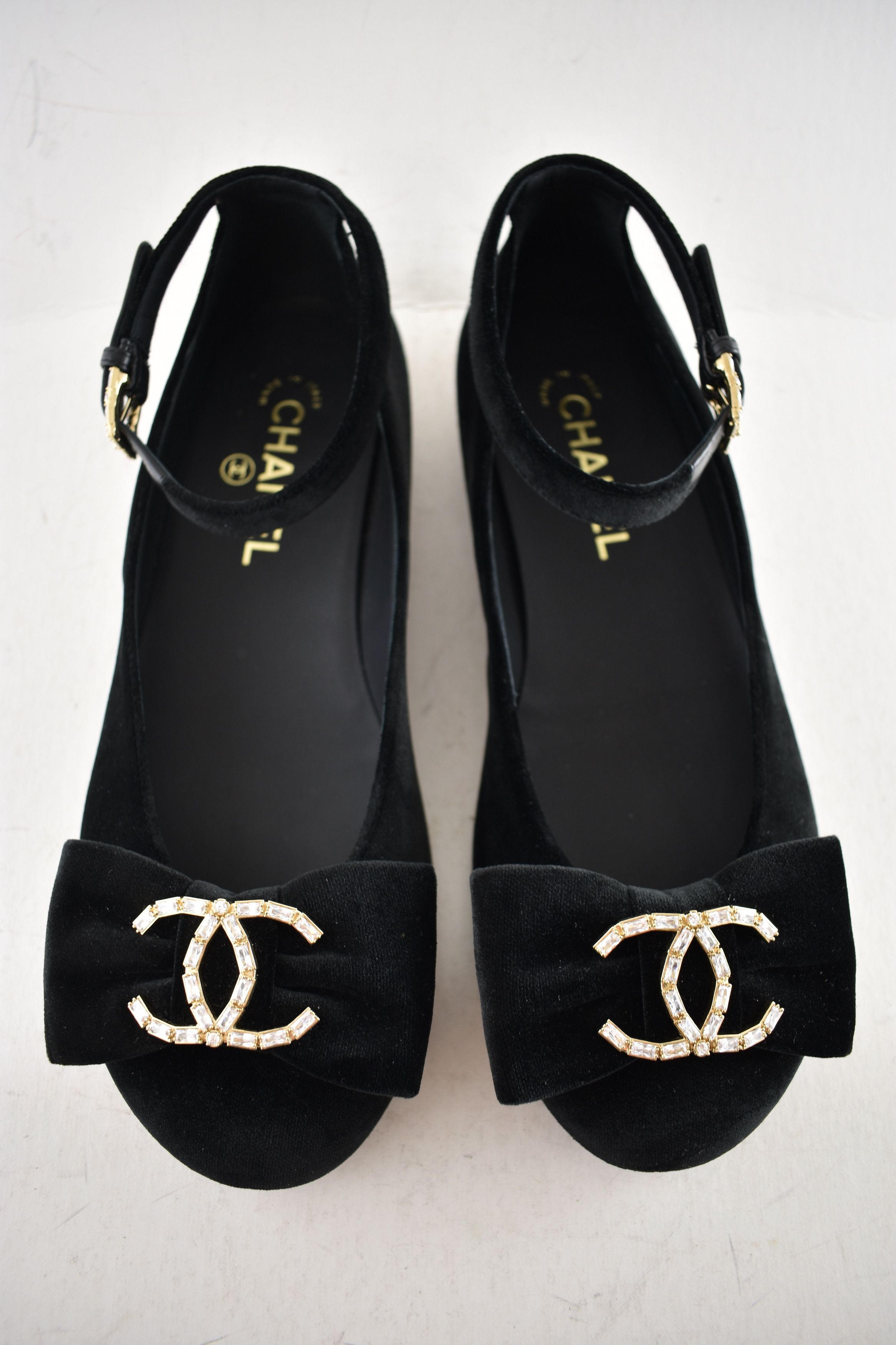 Chanel Chanel 24K Velvet Crystal CC Bow AnkleStrap Ballet Flat 36.5 Size US 6.5 / IT 36.5 - 5 Thumbnail