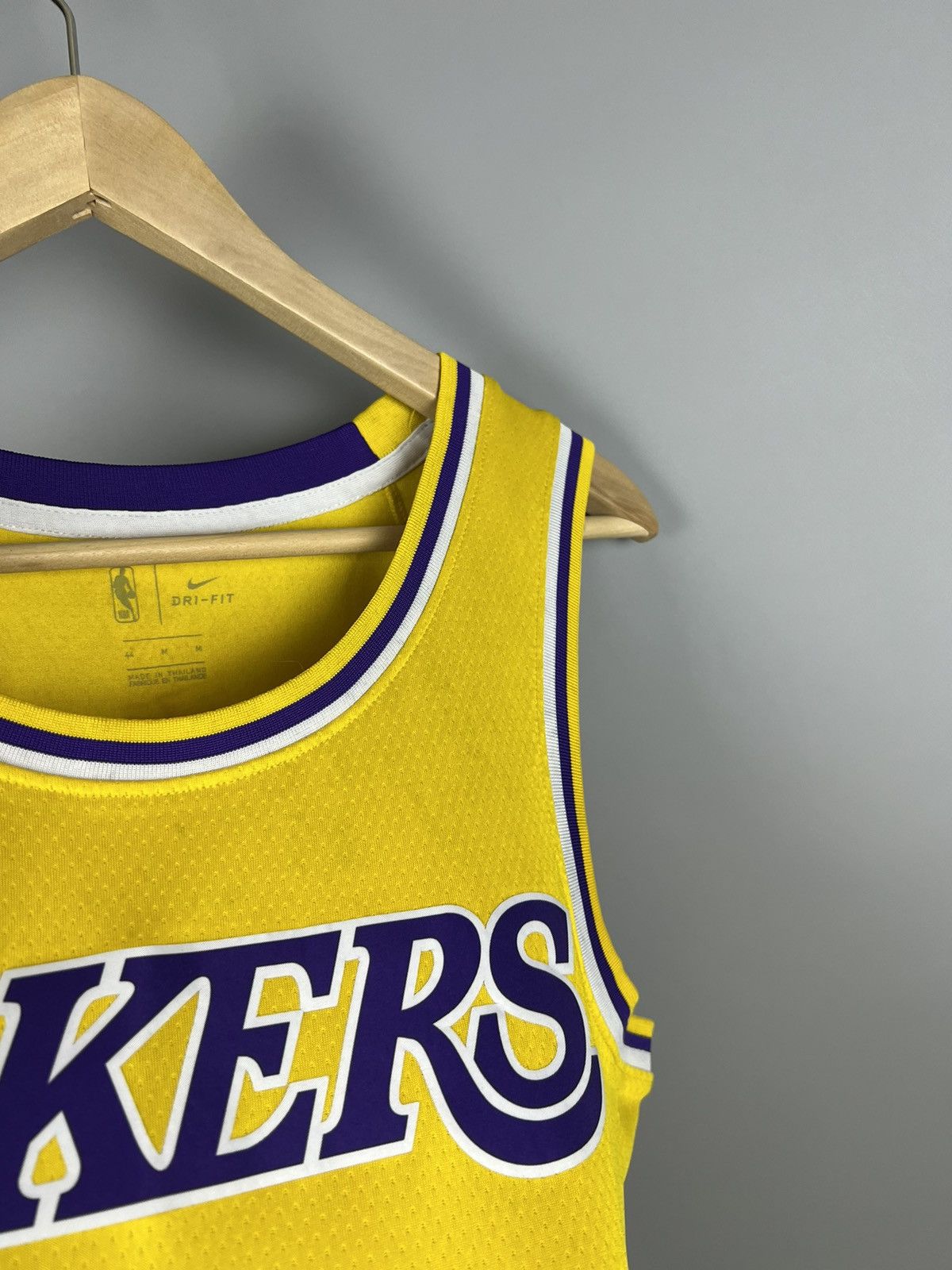 Nike Los Angeles Lakers Lebron James 23 Jersey Size US M / EU 48-50 / 2 - 4 Thumbnail