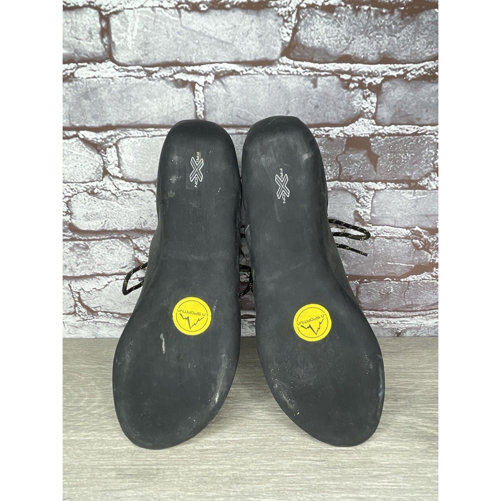 La Sportiva La Sportiva Tarantulace Black Leather Red Rock Climbing Shoe Size US 10.5 / EU 43-44 - 6 Thumbnail