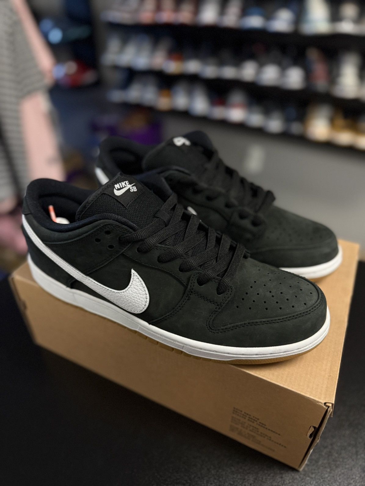 Nike Mens Size 11 - Nike SB Dunk Low Pro Black Gum Orange Label Size US 11 / EU 44 - 4 Thumbnail
