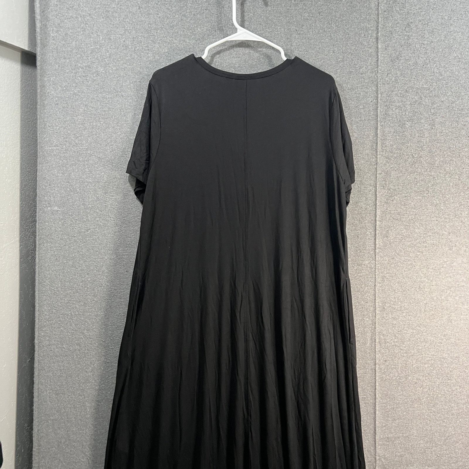 Other Belle by Kim Gravel Regular Print or Solid V-Neck Max Size L / US 10 / IT 46 - 14 Thumbnail