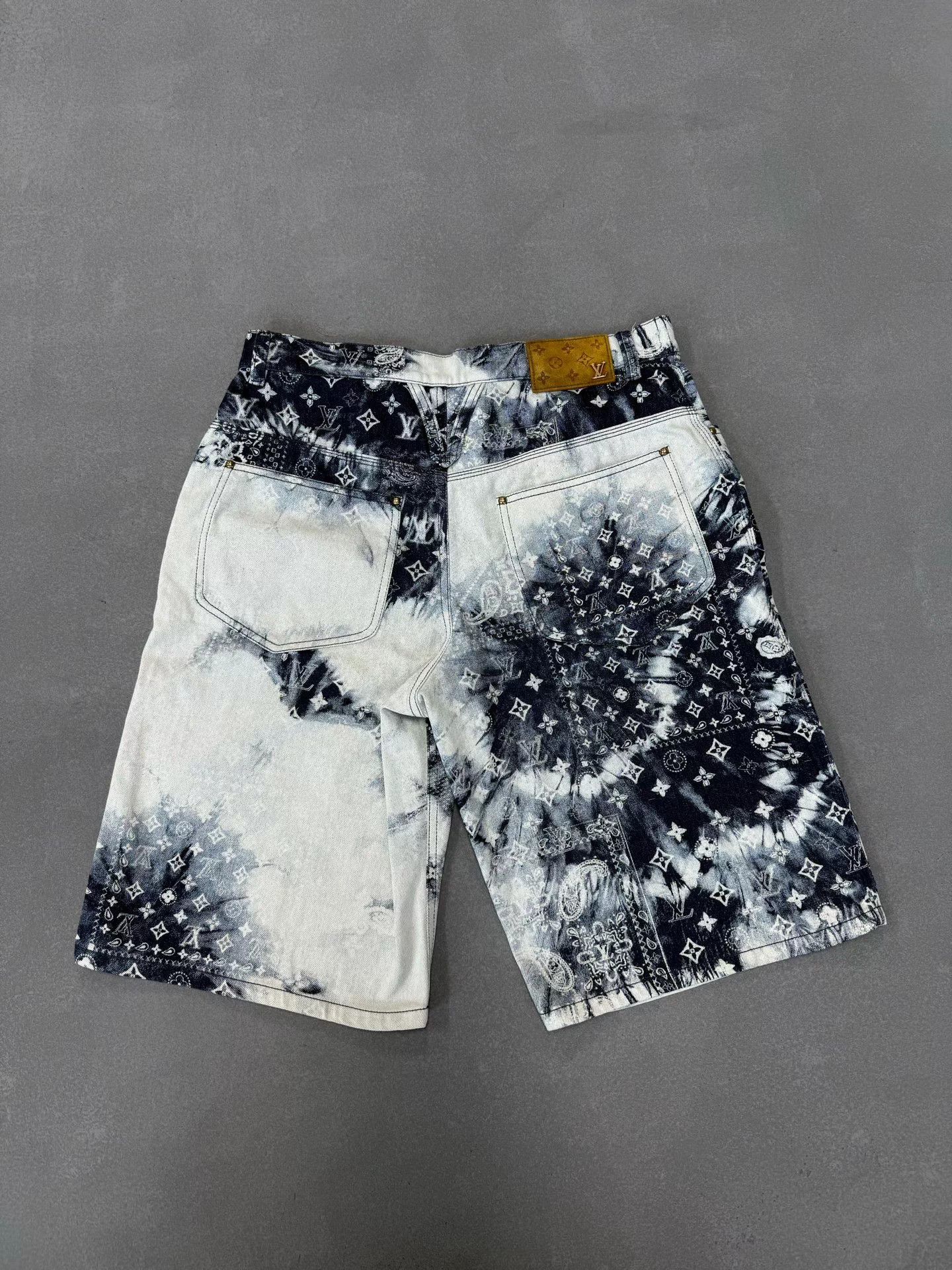 Louis Vuitton LV FW22 tie-dye monogram blue white men short Size US 32 / EU 48 - 2 Thumbnail