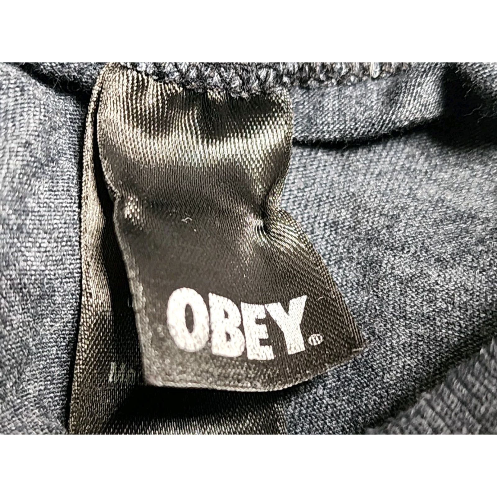 Obey VINTAGE OBEY T-Shirt Skeleton USA Gray S Womens Short Sleeve Slim Size S United States USA Theme 90s Concert? Size S / US 4 / IT 40 - 4 Thumbnail