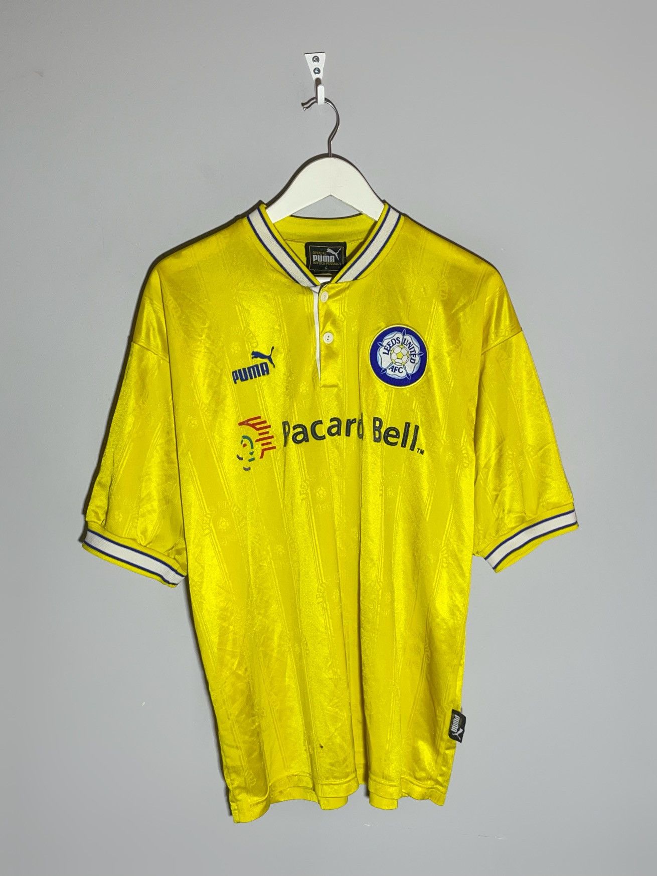 Puma × Vintage Leeds United Puma 1996/97 Away Vintage Football Shirt Size US L / EU 52-54 / 3 - 1 Thumbnail