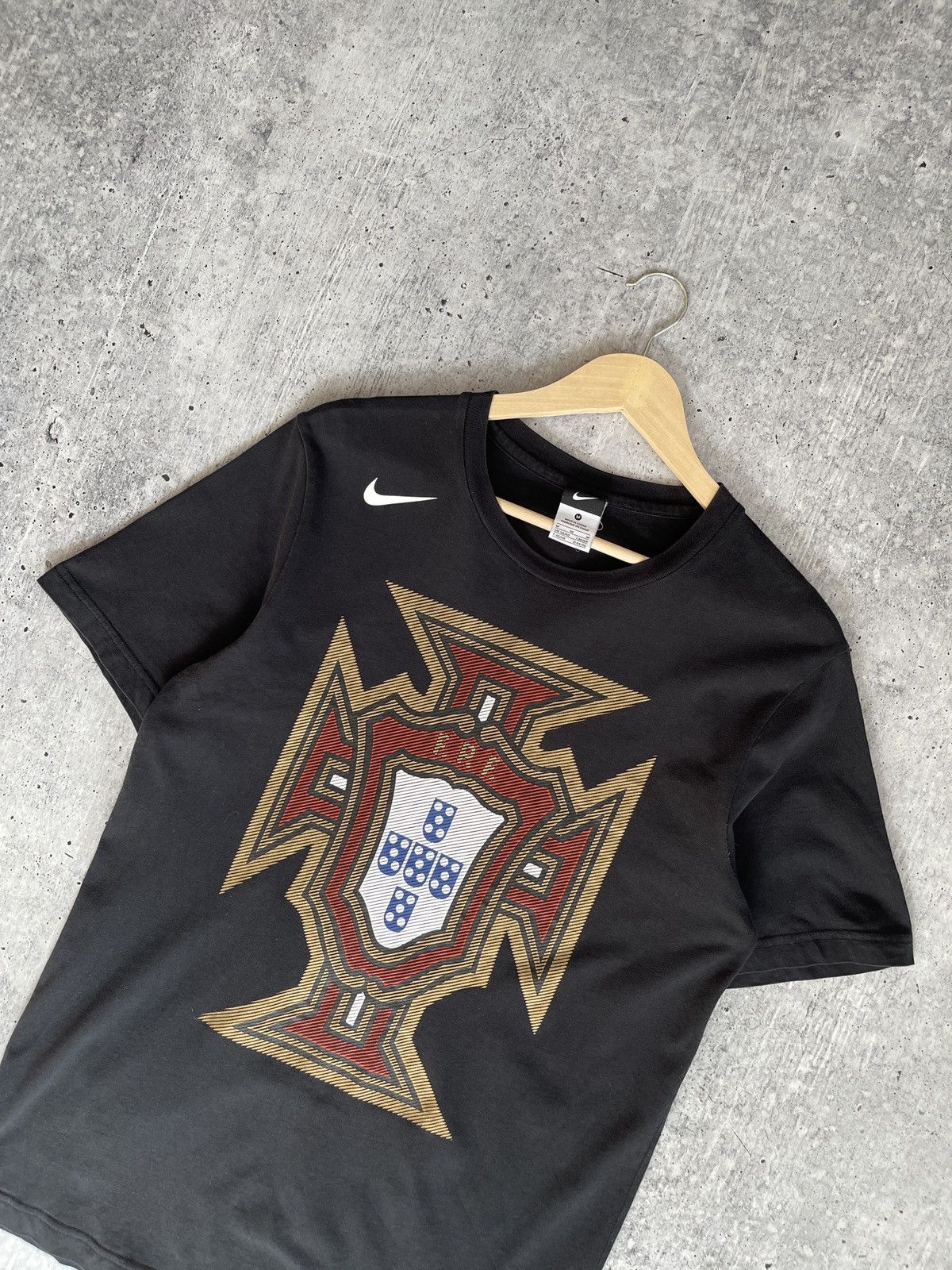 Nike × Vintage Vintage Nike Sports T-Shirt M – Portugal Logo Print Black Size US M / EU 48-50 / 2 - 3 Thumbnail
