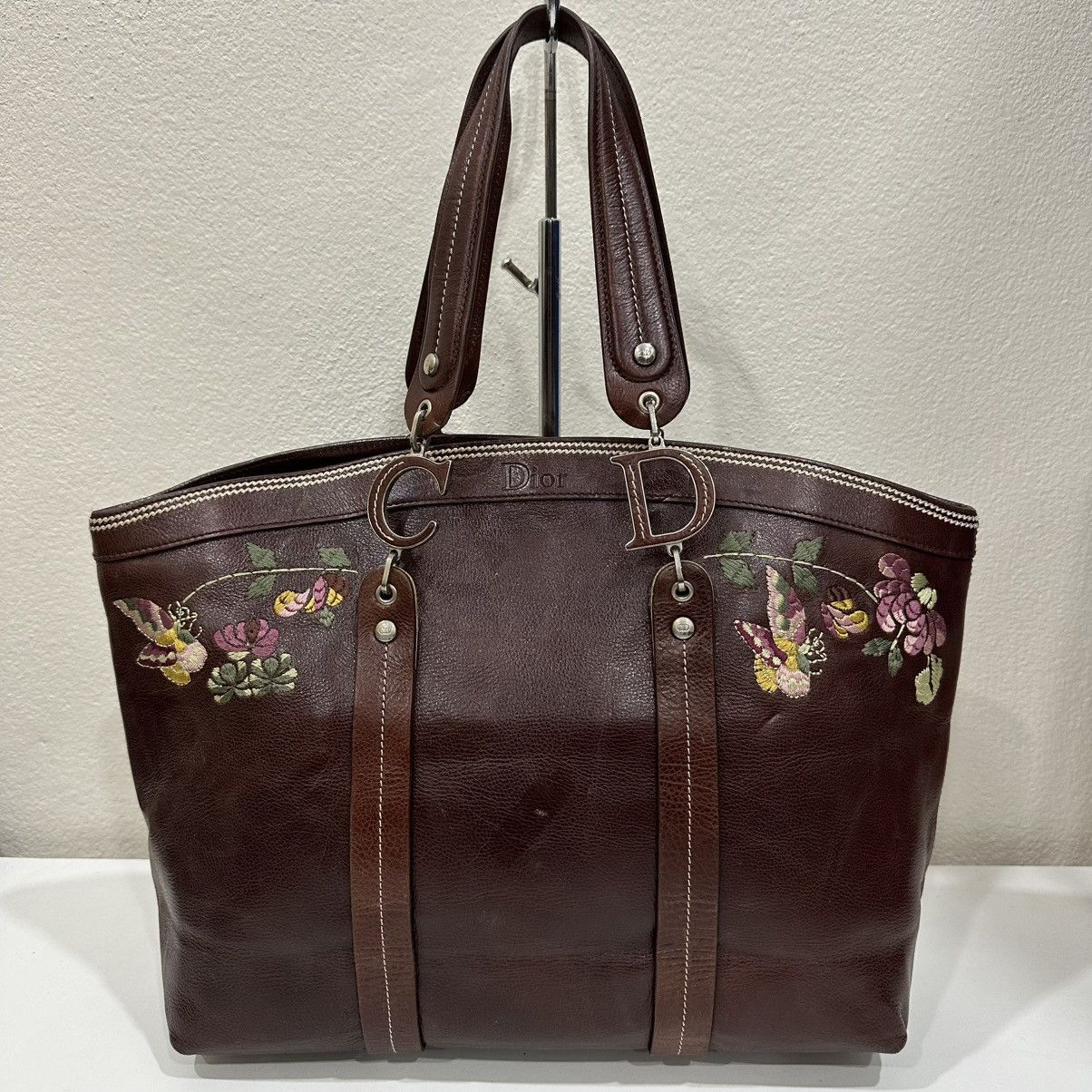 Dior ‼️YES‼️ CHRISTIAN DIOR LEATHER ROMANTIC FLOWERS TOTE BAG Size ONE SIZE - 2 Thumbnail