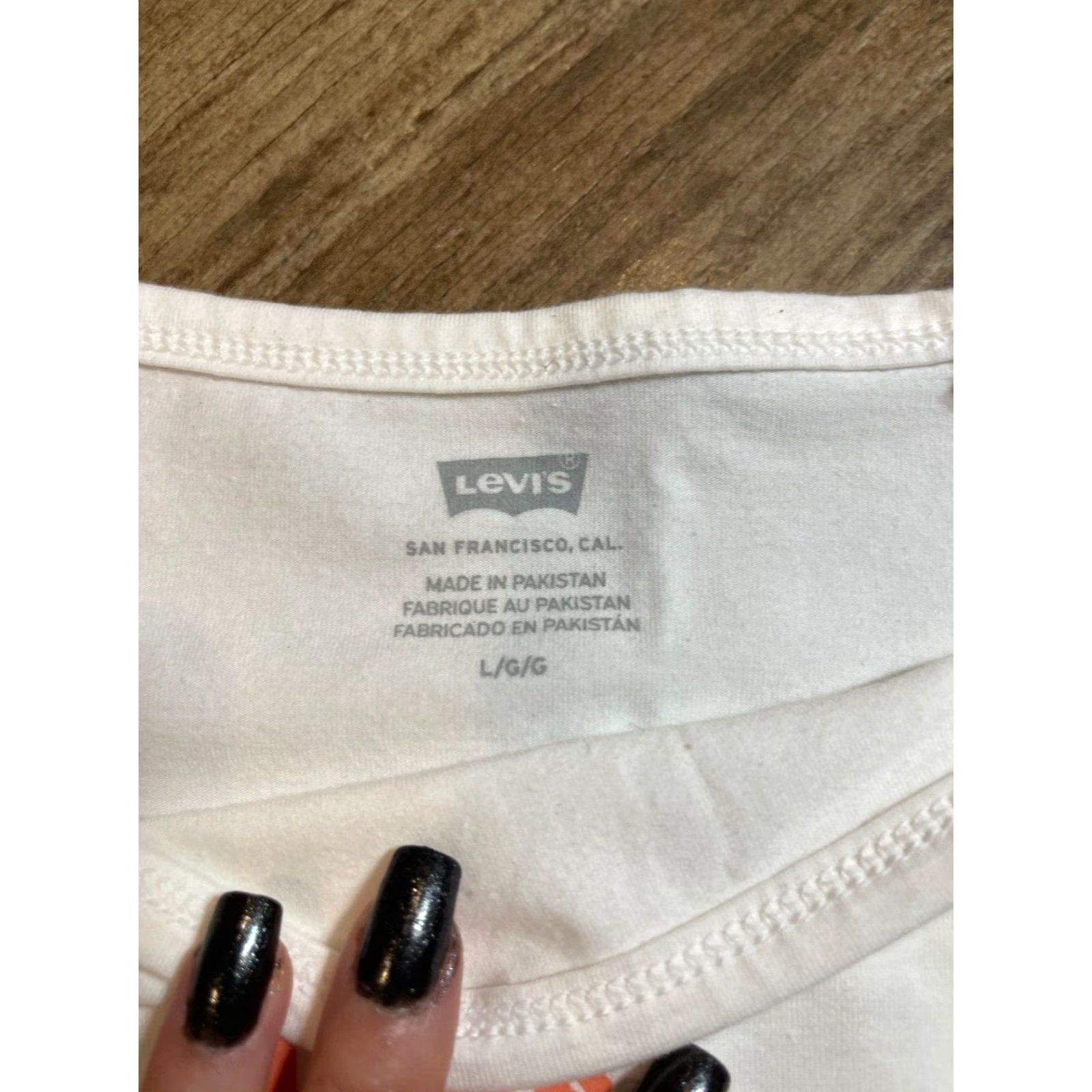 Levi's Levi's Crop Top Logo Graphic Tank Top Womens Medium M White Spell out Levi's Logo Graphic Cropped Tank Summer Casual Womens M White Levi's Size L / US 10 / IT 46 - 4 Thumbnail
