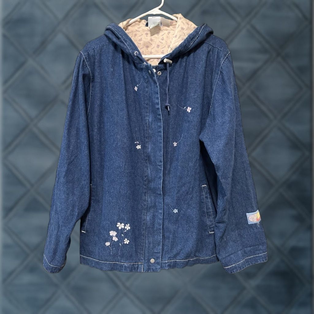 Disney VINTAGE Disney Winnie The Pooh Denim Jacket Full Zip Hood Women’s Large Jacket Blue 90s Cartoon Classic Embroidered Logo Button Womens Size L / US 10 / IT 46 - 1 Thumbnail