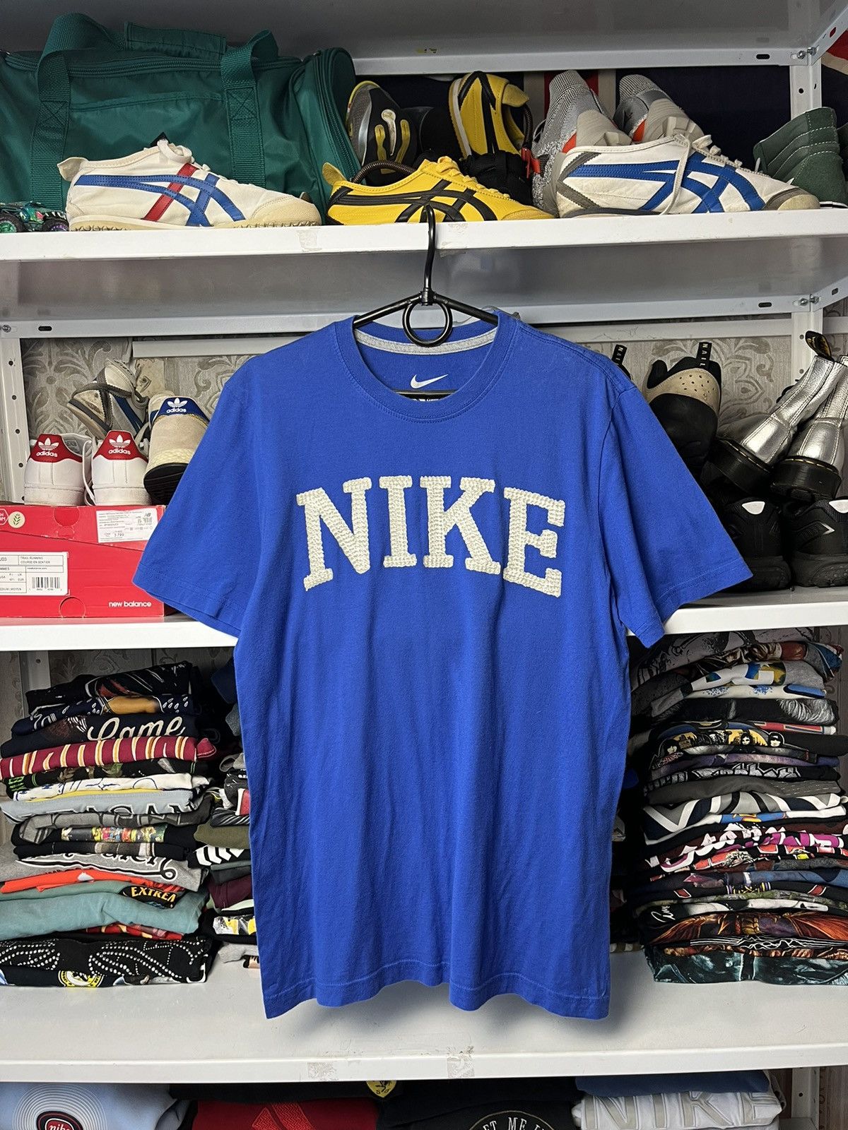 Nike Vintage Nike 90s Faded Big Swoosh Center Logo Tee Shirt Size US S / EU 44-46 / 1 - 1 Thumbnail