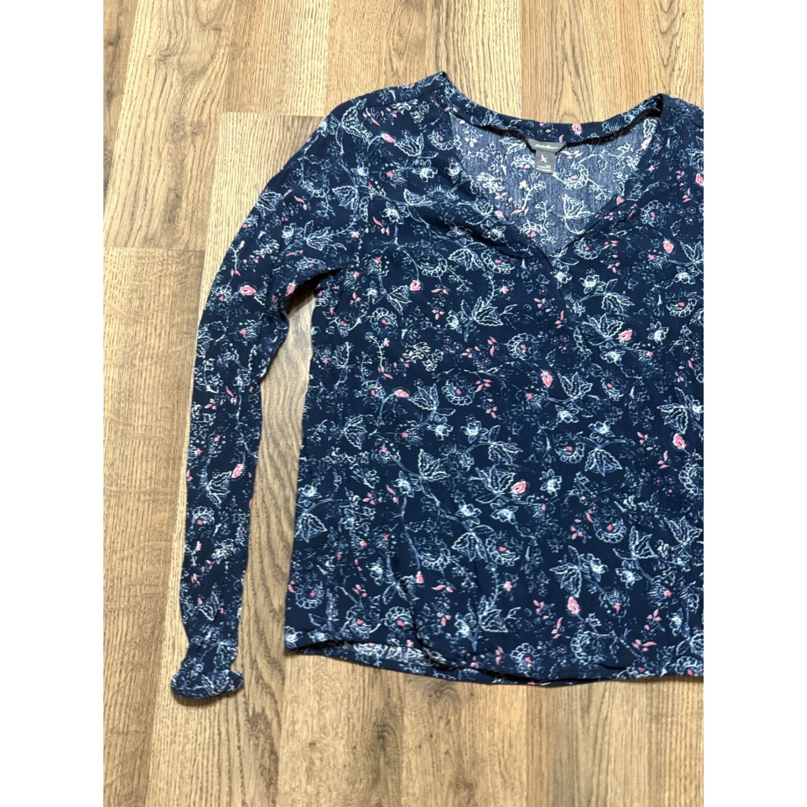 Eddie Bauer Eddie Bauer Shirt Women's Medium Blue Floral Long Sleeve V-neck Cotton Size M / US 6-8 / IT 42-44 - 3 Thumbnail