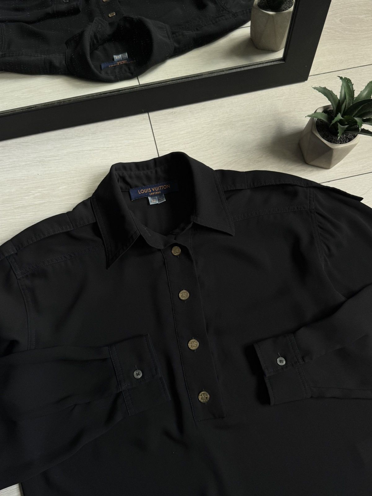 Louis Vuitton Louis Vuitton Uniforms Gold Button Up Blouse Size M / US 6-8 / IT 42-44 - 6 Thumbnail