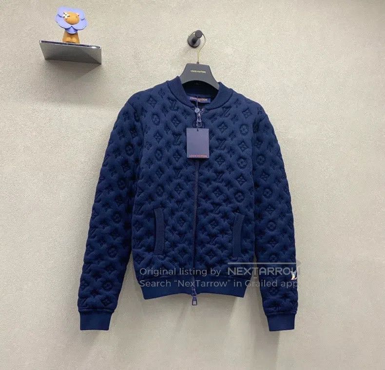 Louis Vuitton Louis Vuitton Blue embossed logo jacket Size US XS / EU 42 / 0 - 3 Thumbnail