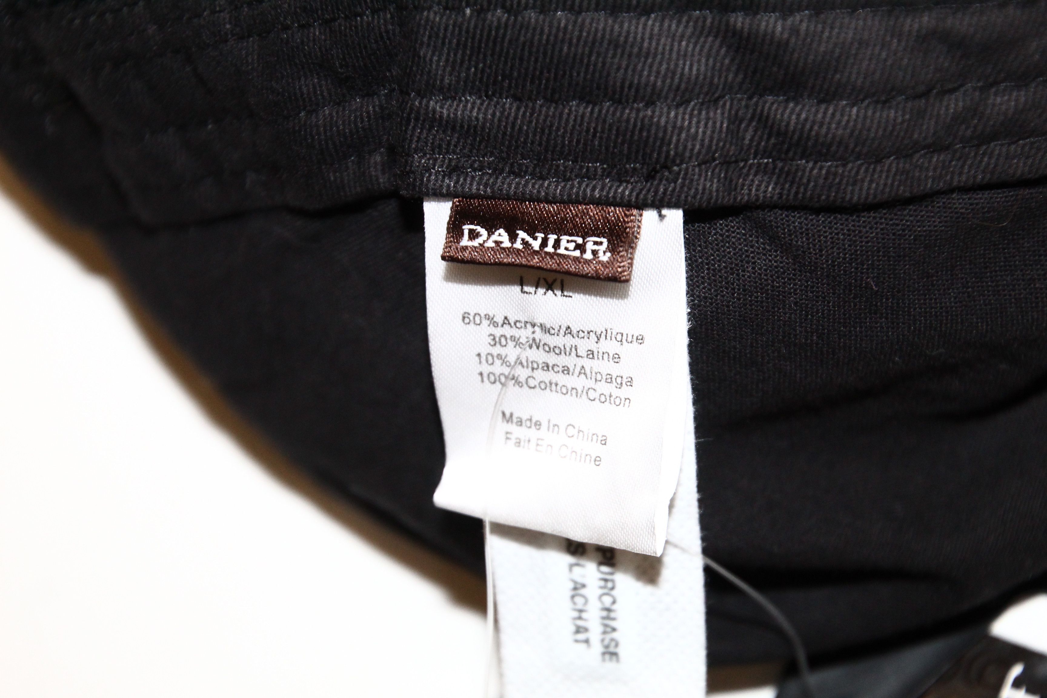 Danier Danier Black Noir Wool Blend Chunky Crochet Knit Flat Cap Size ONE SIZE - 13 Thumbnail