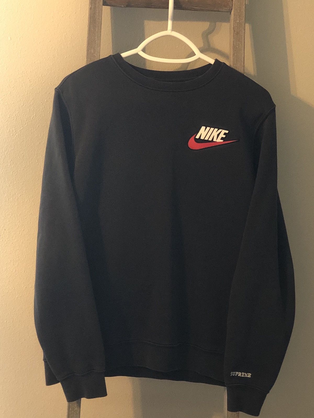 Supreme nike crewneck black store