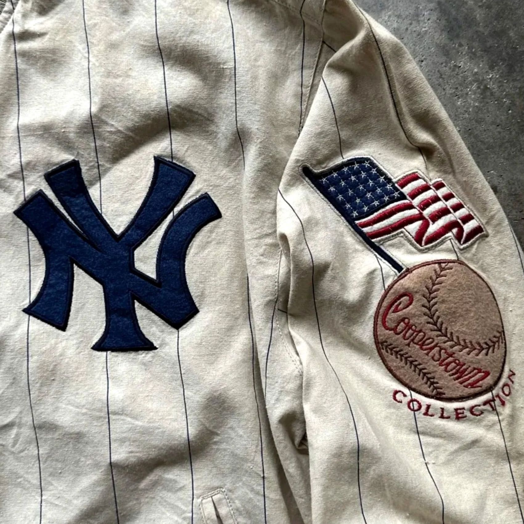 Vintage VINTAGE Mirage NY Yankees Reversible Pinstripe Bomber Jacket Size M White Cotton Men Adult Medium Bomber Jacket Yankees Pinstripe Reversible Mirage NY Size US M / EU 48-50 / 2 - 2 Thumbnail