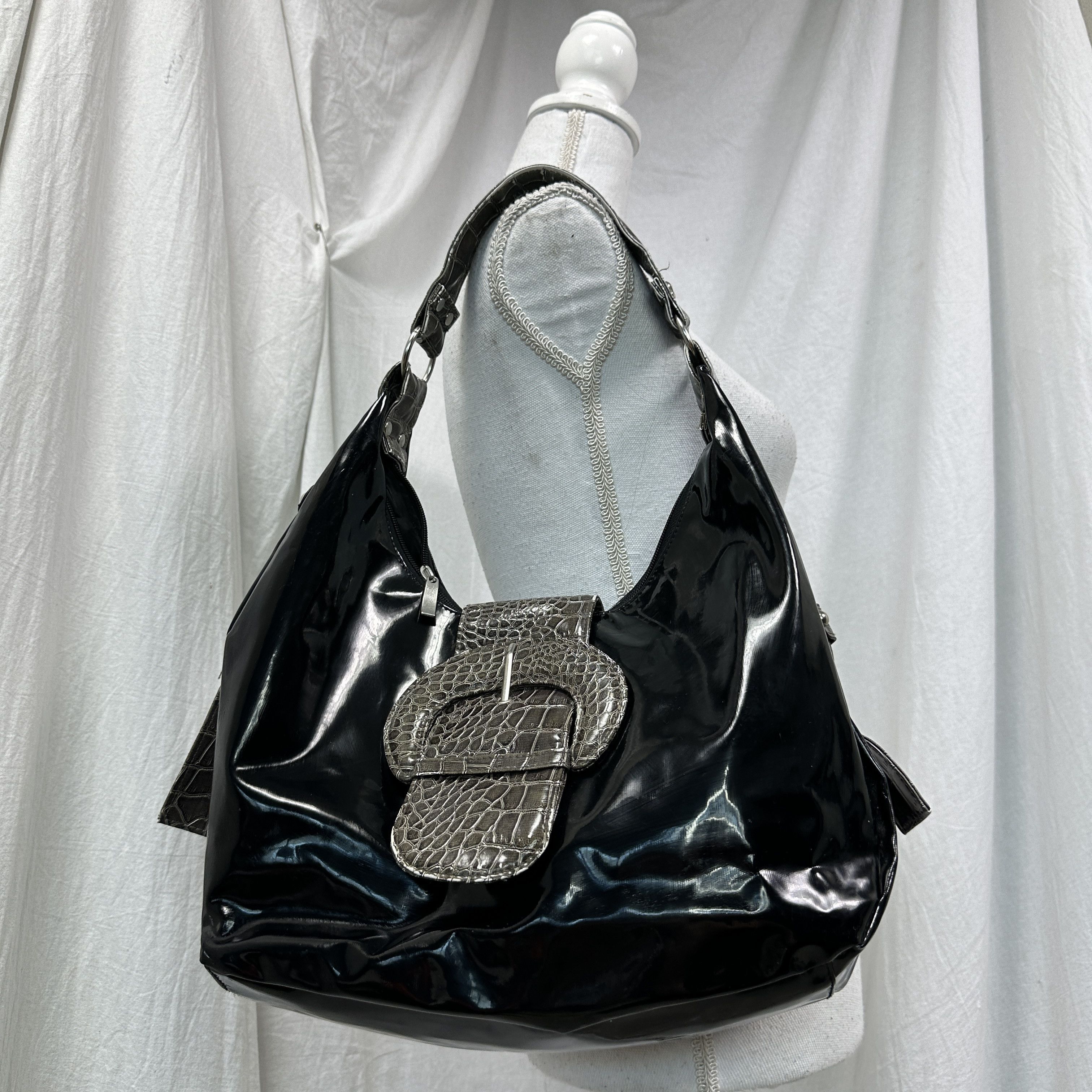 Vintage Vintage Patent Faux Leather Buckled Hobo Bag 00s Size ONE SIZE - 3 Thumbnail