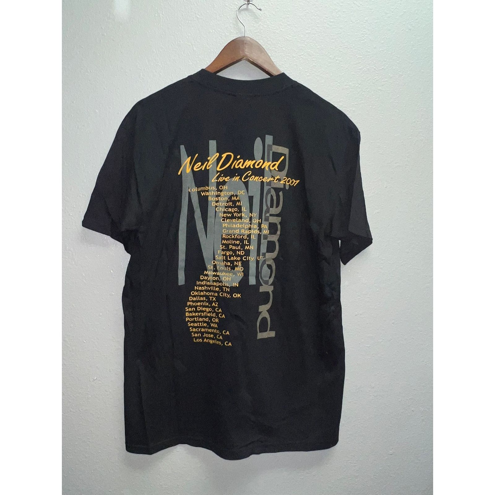 Gildan Vintage Neil Diamond Shirt On Tour 2001 Live In Concert Tee Size US M / EU 48-50 / 2 - 6 Thumbnail