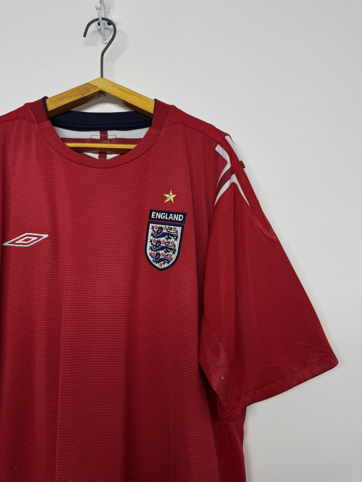Umbro Vintage ENGLAND 2004 AWAY FOOTBALL SHIRT SOCCER JERSEY UMBRO Size US M / EU 48-50 / 2 - 2 Thumbnail