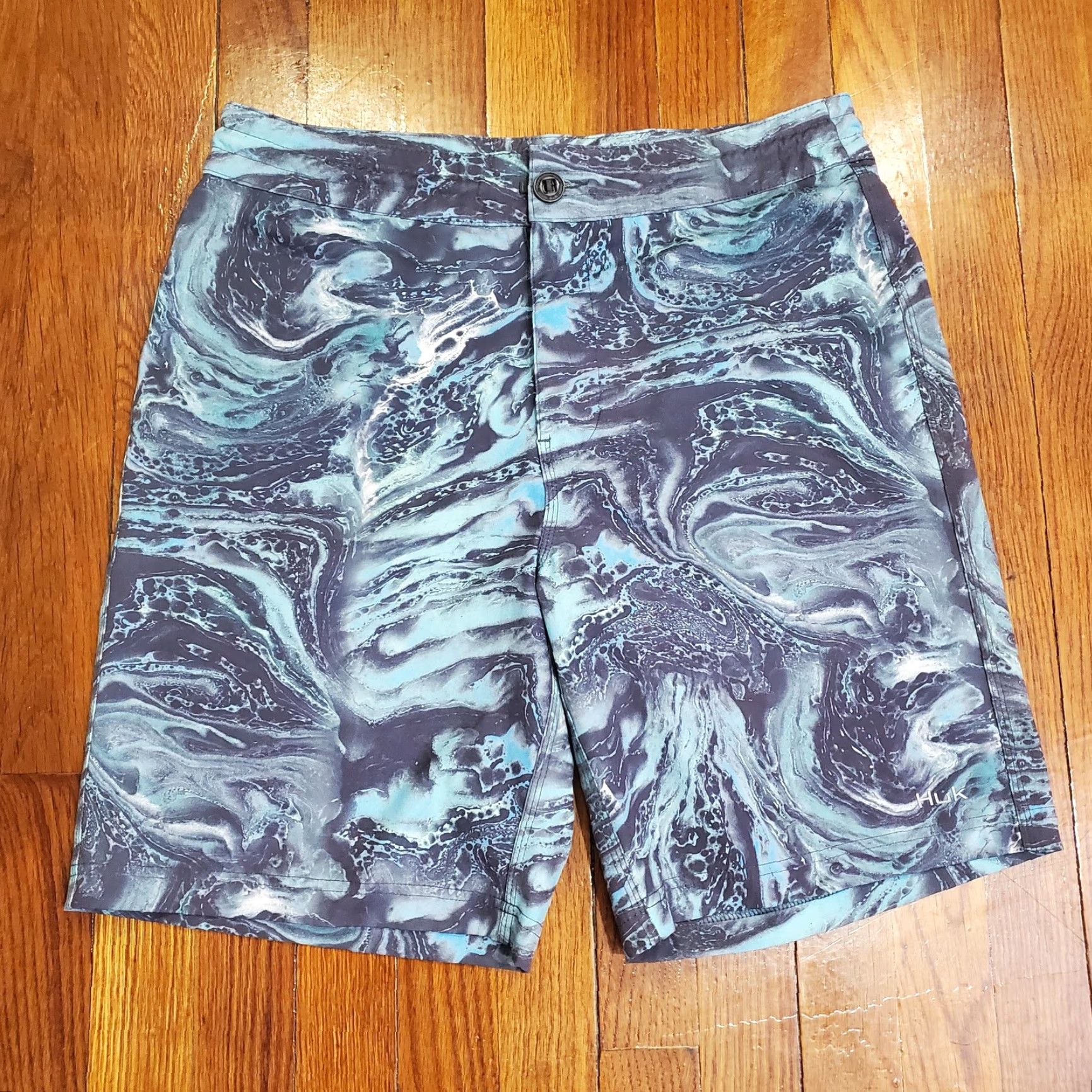 Vintage Huk Mens 32 Blue Performance Fishing Short 8 Inseam Stretch Chino Shorts with Pockets - Geometric Print, Flat Front, Regular Inseam Size US 32 / EU 48 - 3 Thumbnail
