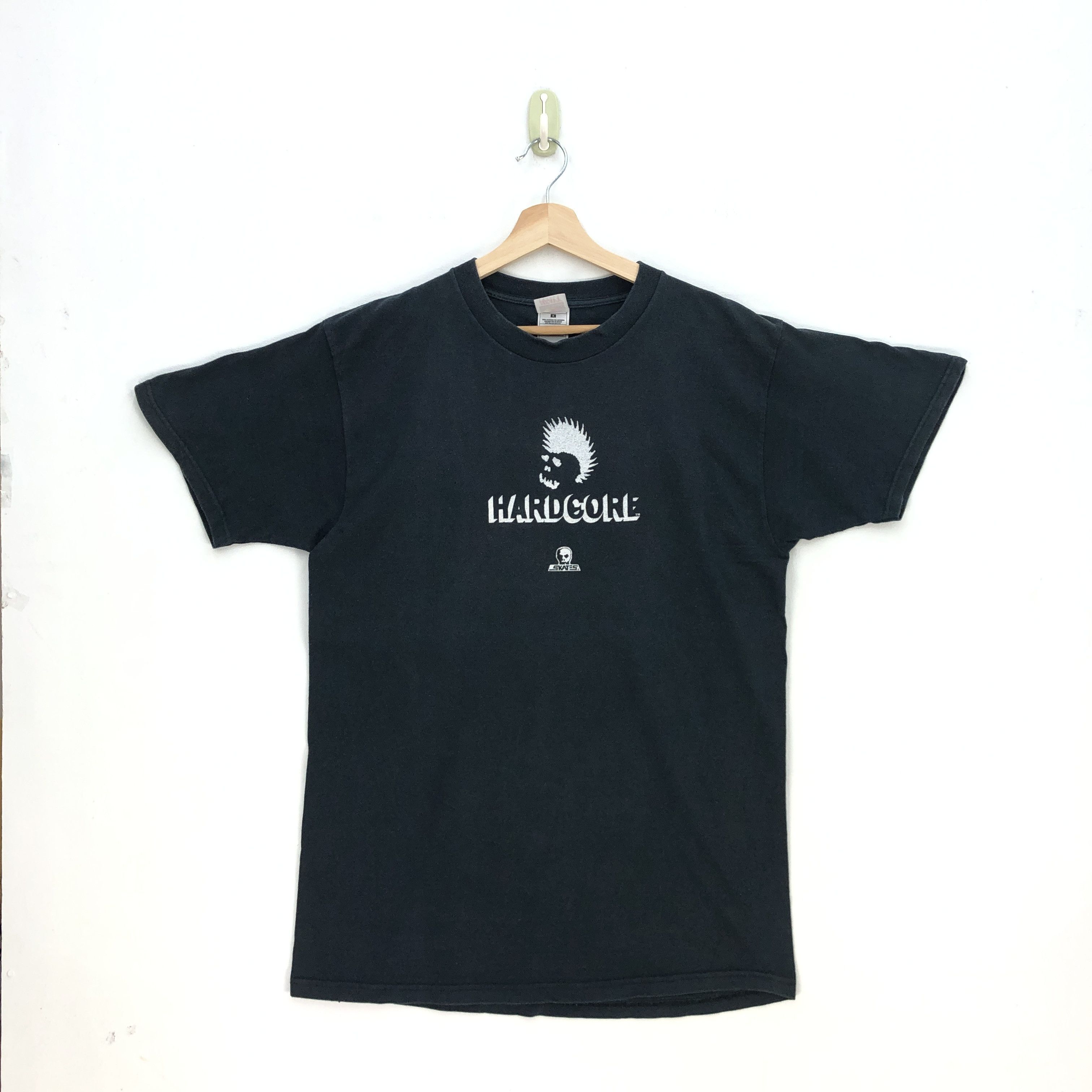 Vintage Vintage 90s Skulls Skates T Shirt Skateboarding Tees Size US L / EU 52-54 / 3 - 1 Thumbnail