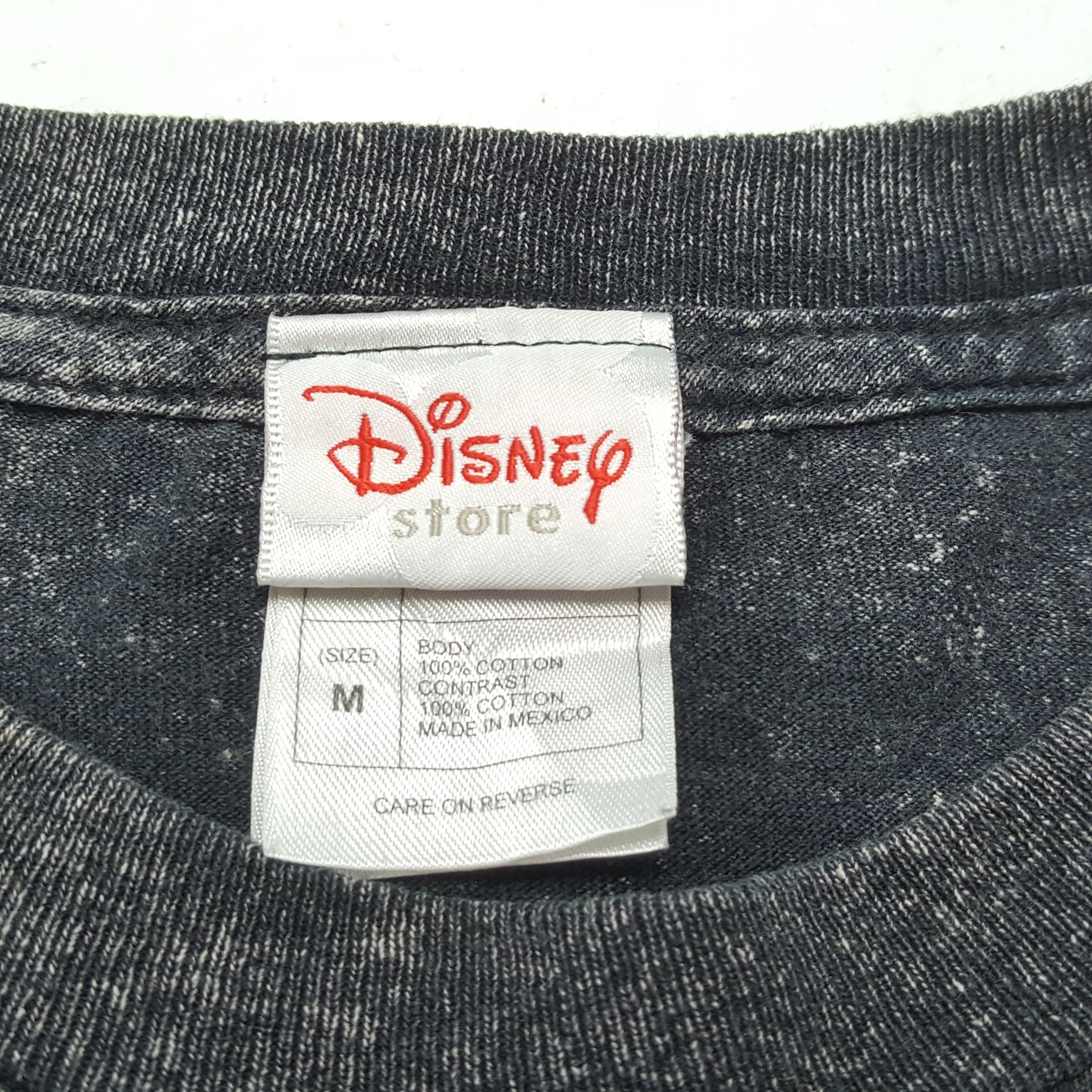 Disney × Vintage Pirates Of The Caribbean Movie Skulls Design DISNEY Tshirt Size US M / EU 48-50 / 2 - 7 Thumbnail