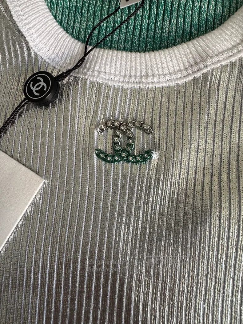 Chanel Chanel 25C Early Spring Vacation Series Hot Silver Green K Size XS / US 0-2 / IT 36-38 - 4 Thumbnail