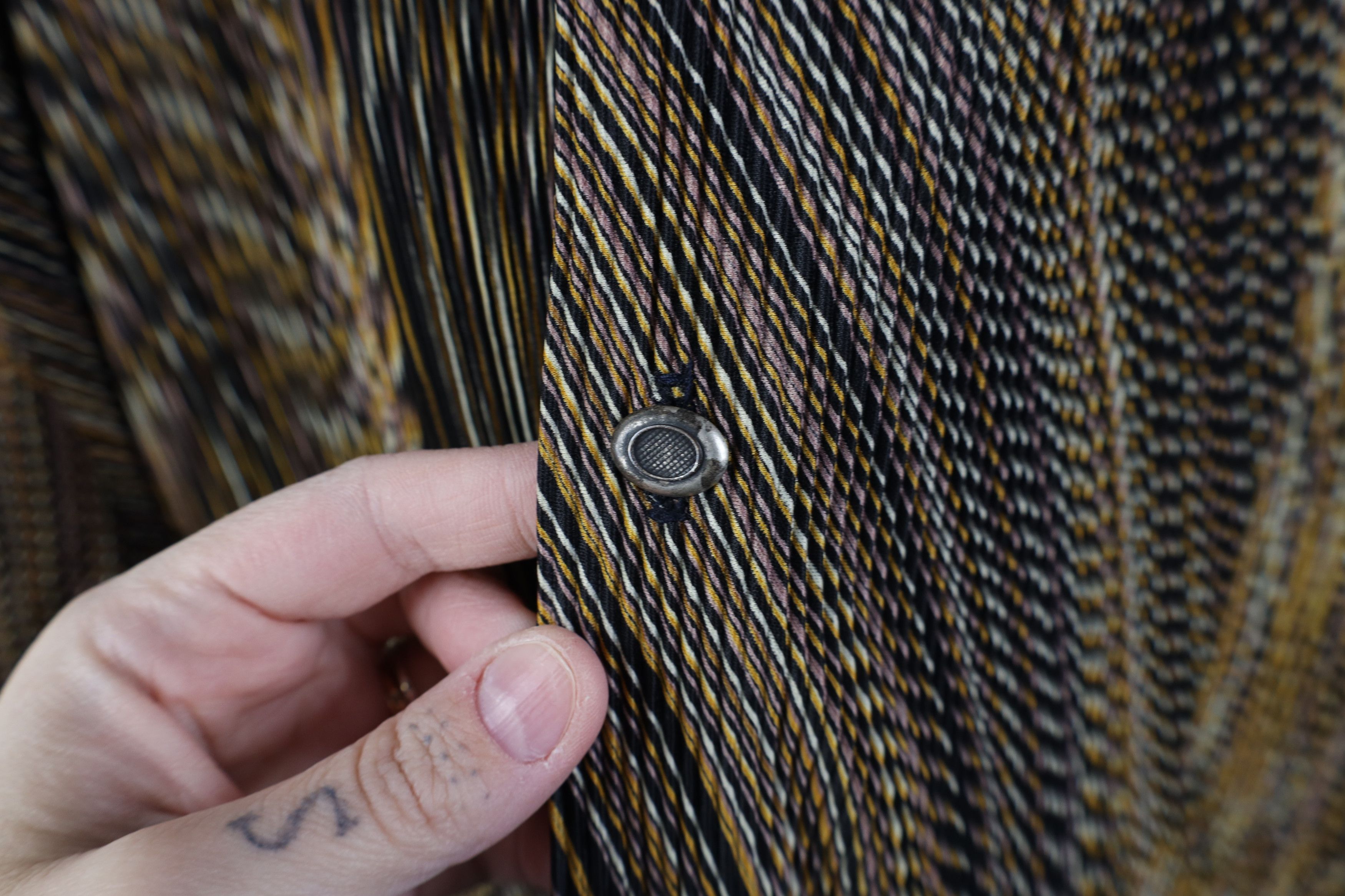 Vintage Vintage 90s Streetwear Earth Tone Ribbed Knit Button Shirt Size US XXL / EU 58 / 5 - 4 Thumbnail