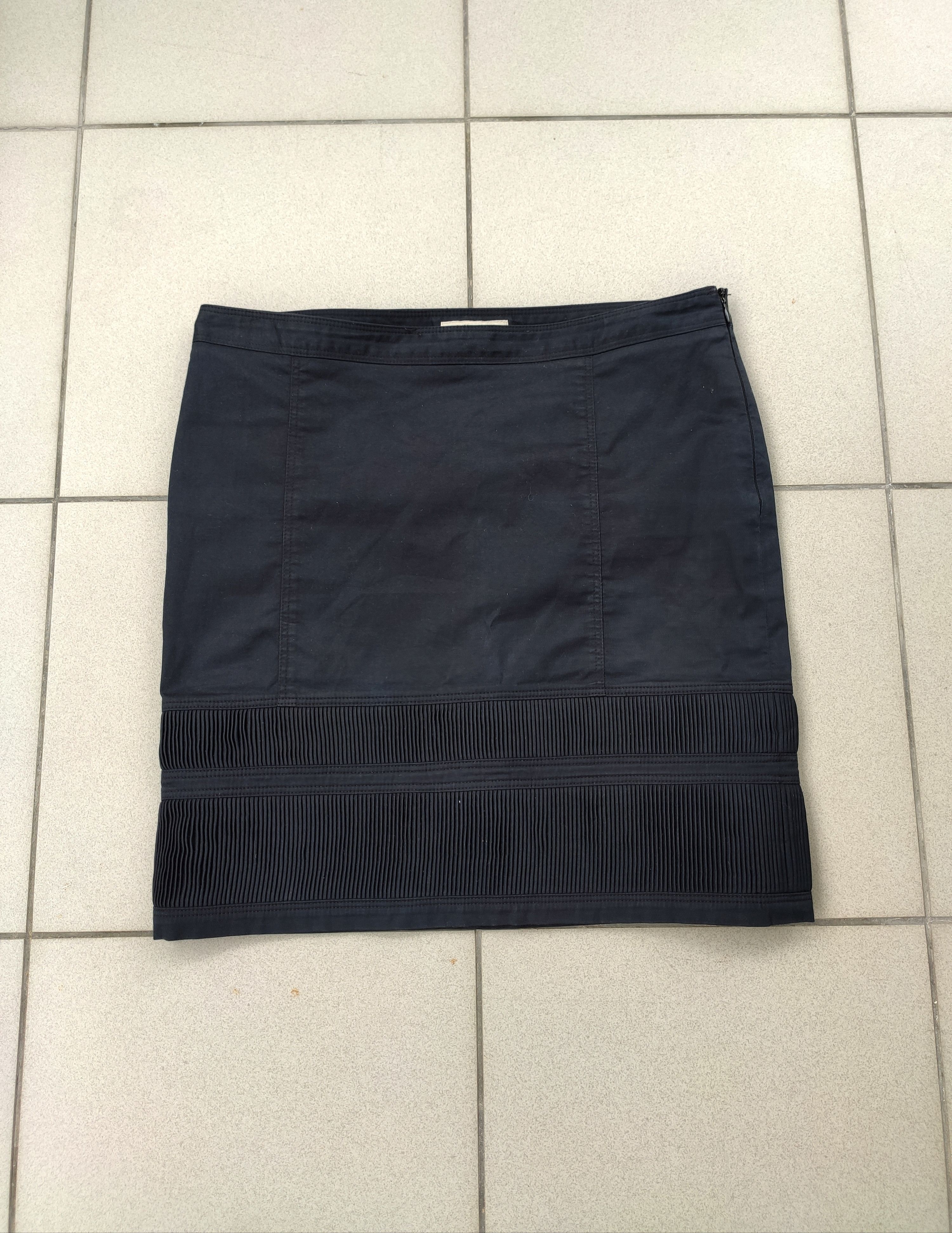 Burberry Burberry women skirt black basic old money Size 27" / US 4 / IT 40 - 1 Thumbnail