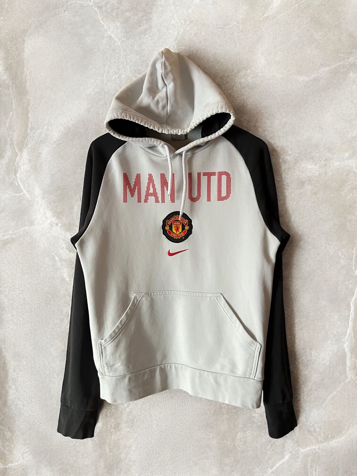 Nike NIKE MANCHESTER UNITED CENTRE SWOOSH LOGO VINTAGE HOODIE 90s Size US S / EU 44-46 / 1 - 1 Thumbnail