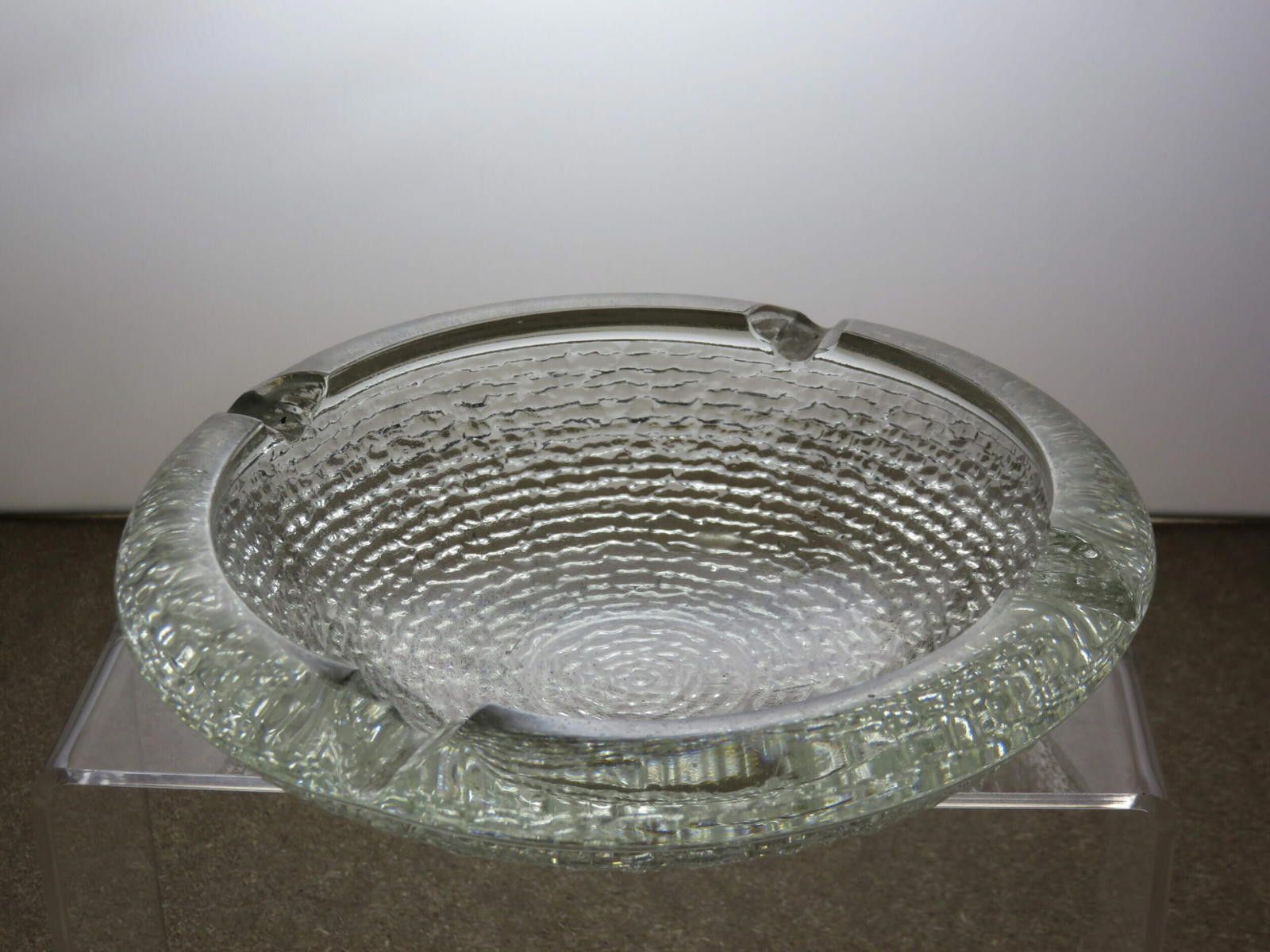 The Unbranded Brand Vintage Anchor Hocking Soreno Nesting Ashtrays 2" Size ONE SIZE - 2 Thumbnail