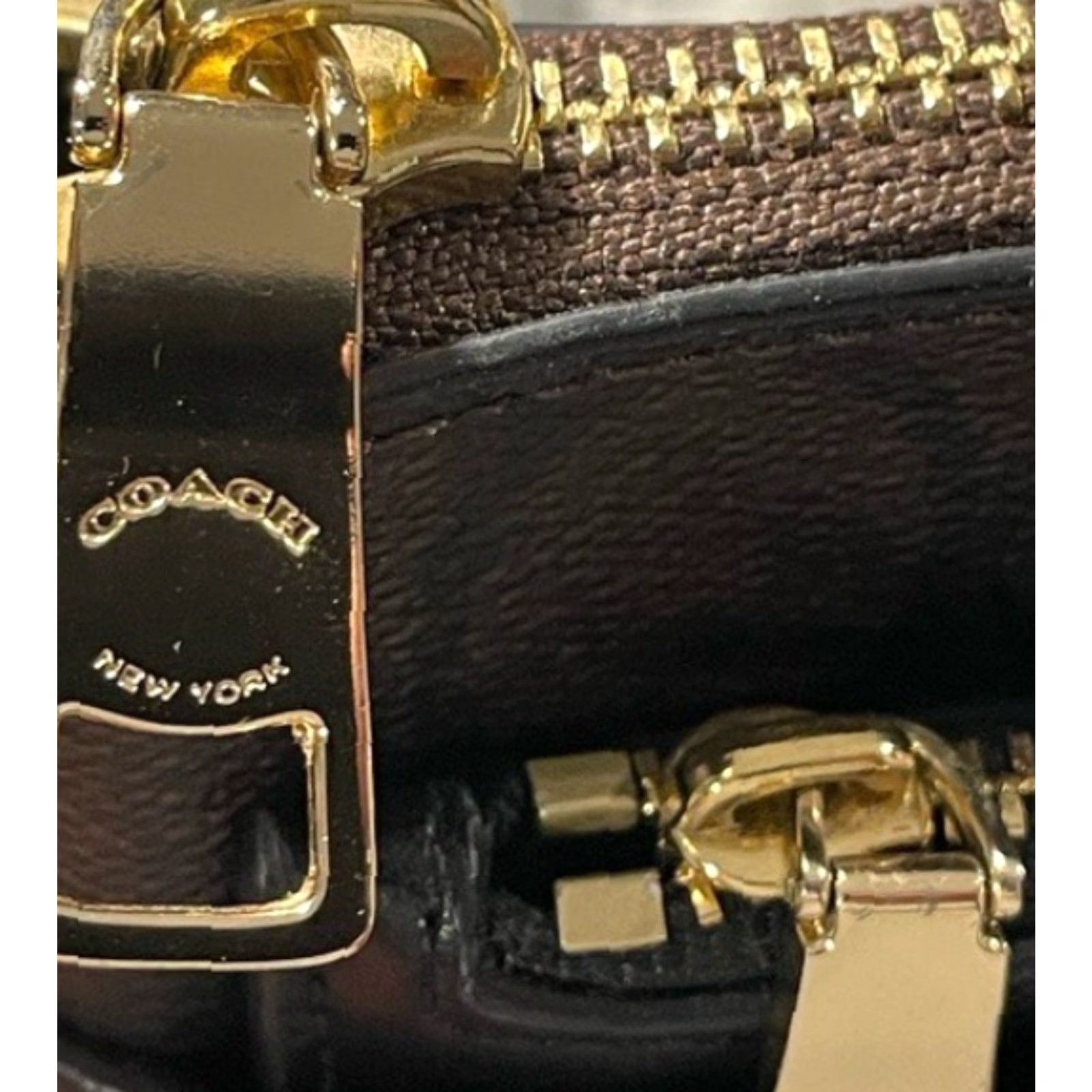 Coach VINTAGE Coach Signature Canvas East/West Pop Crossbody Brown Black Leather Trim Crossbody Women Adult One Size Black Gold-Pla ted Hardware Pouch (EUC) Size ONE SIZE - 6 Thumbnail