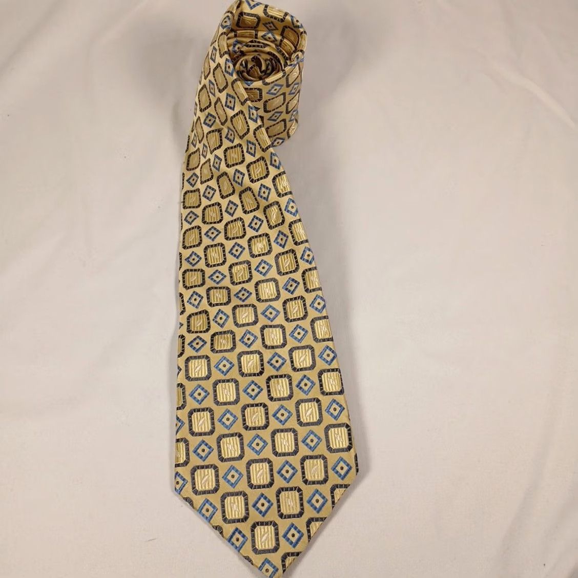 Vintage Collections By Tango Mens Necktie Gold Geometric Pattern Silk 3.75" x 59" Classic 100% Silk Necktie Men Size ONE SIZE - 2 Thumbnail
