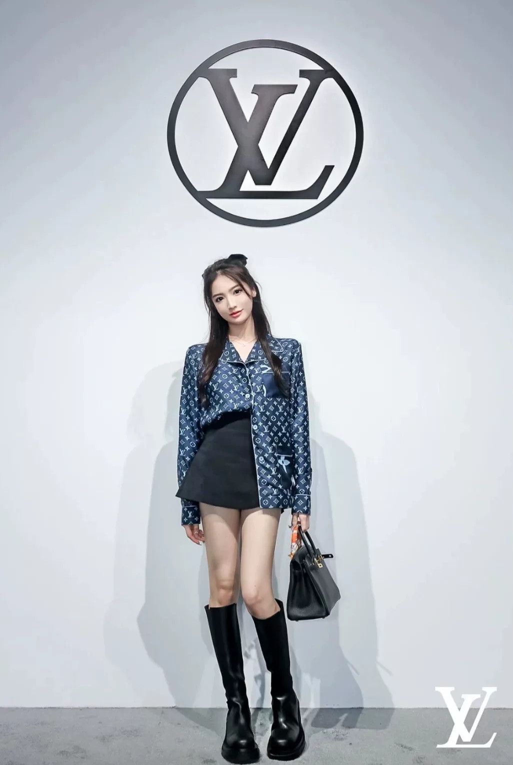 Louis Vuitton Louis Vuitton Blue Monogram Silk Shirt Size XXS / US 00 / IT 34 - 1 Thumbnail