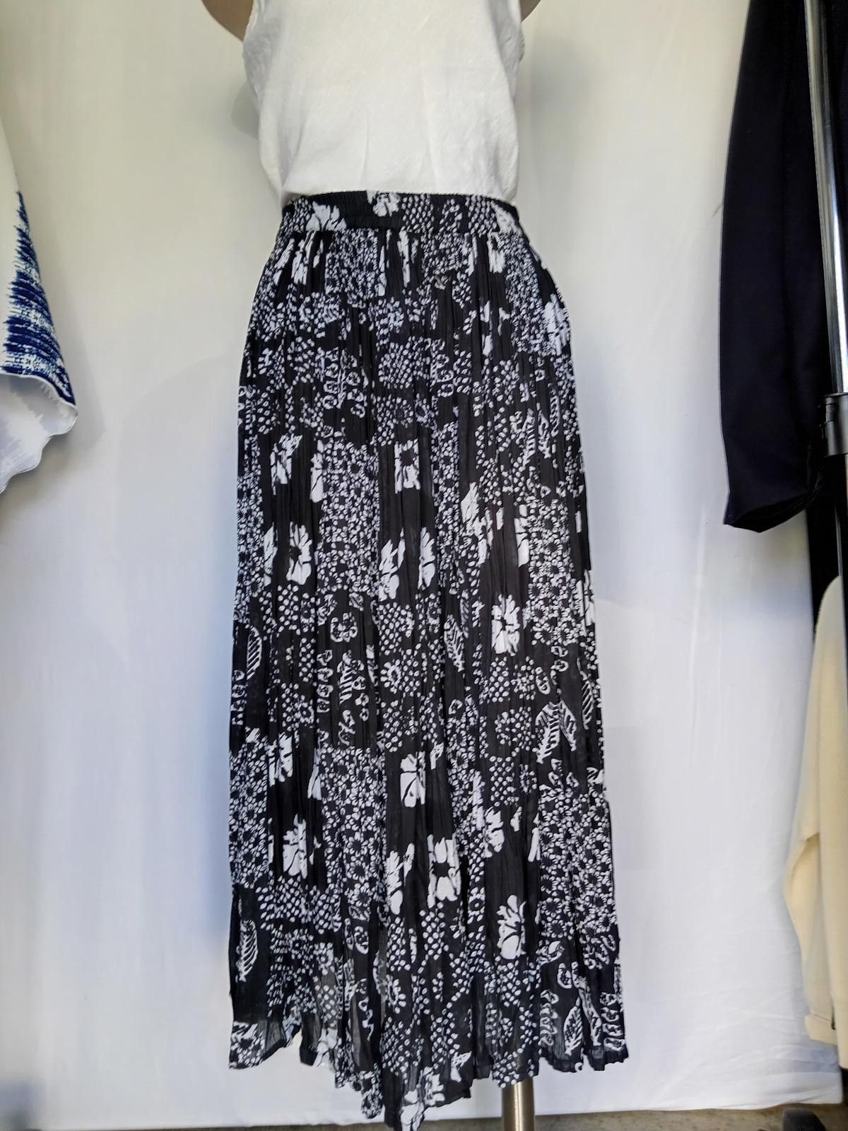 Designer Amanda Smith Floral Pleated Maxi Skirt Size 32" / US 10 / IT 46 - 1 Thumbnail